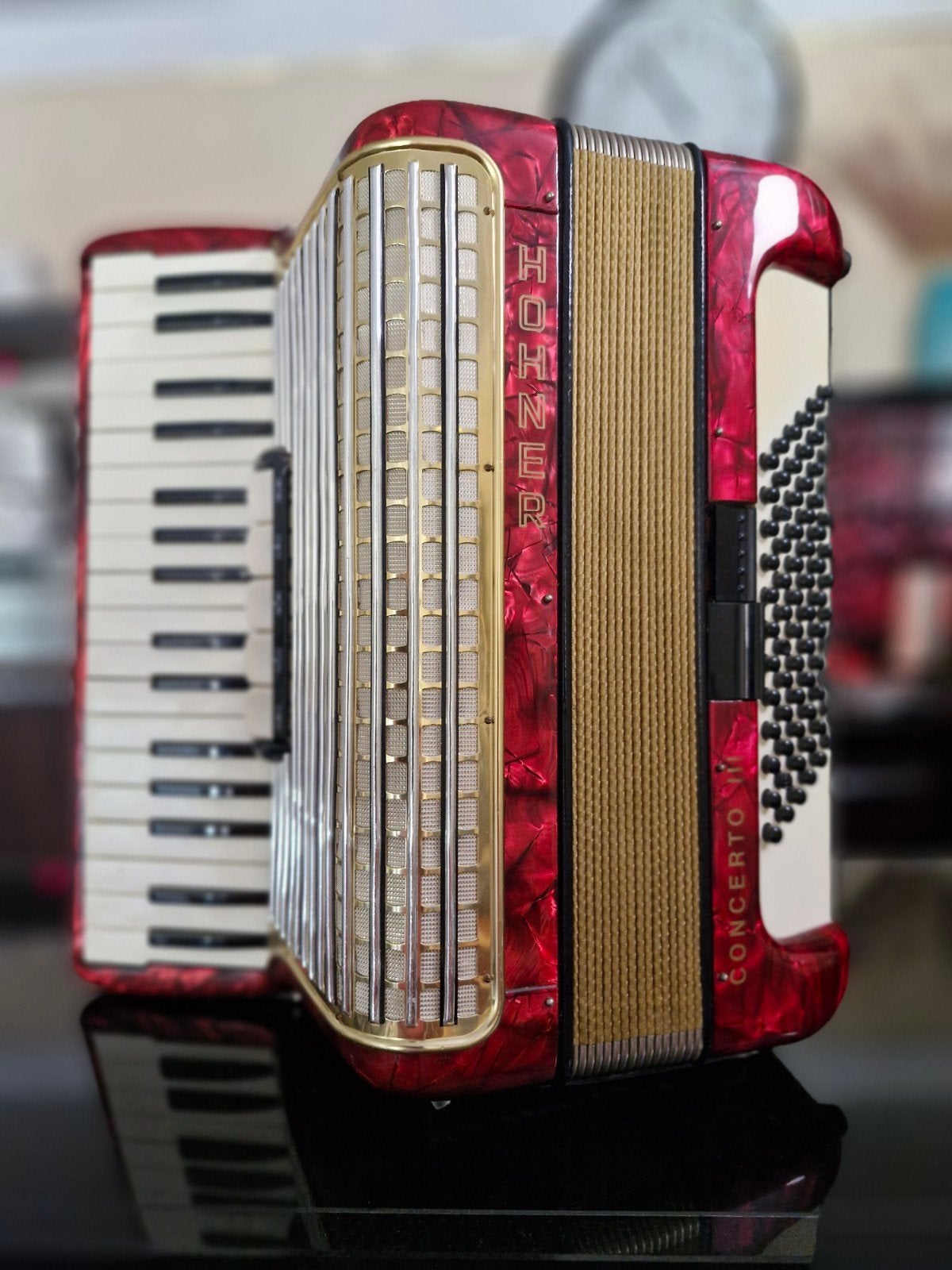 Mooie rode Hohner Concerto III 72 bas accordeon, Gebruikt, 72-bas, Hohner, Toetsaccordeon