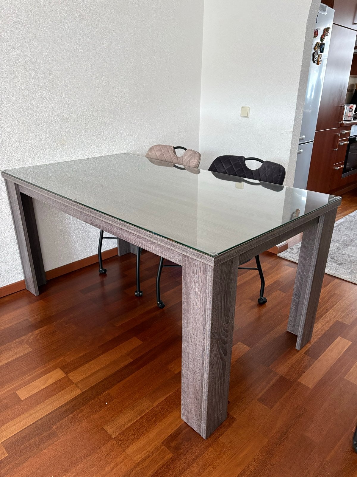 Eettafel 160x90 met 5 stoelen (2 beige, 3 grijs), Gebruikt, Glas, Vijf personen of meer, 150 tot 200 cm