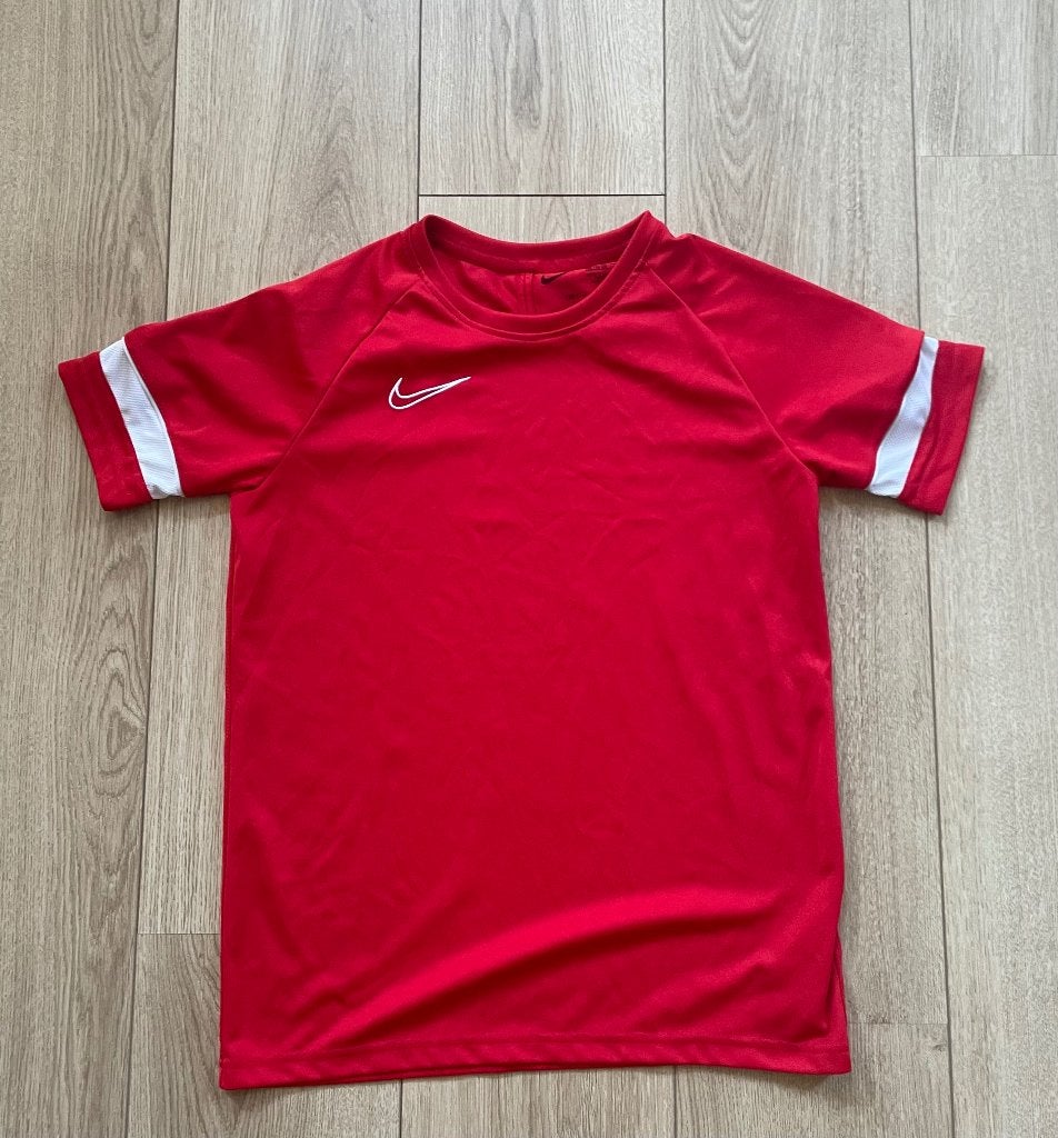 Nike sportshirts 164, Jongen of Meisje, Sport- of Zwemkleding, Ophalen of Verzenden, Zo goed als nieuw