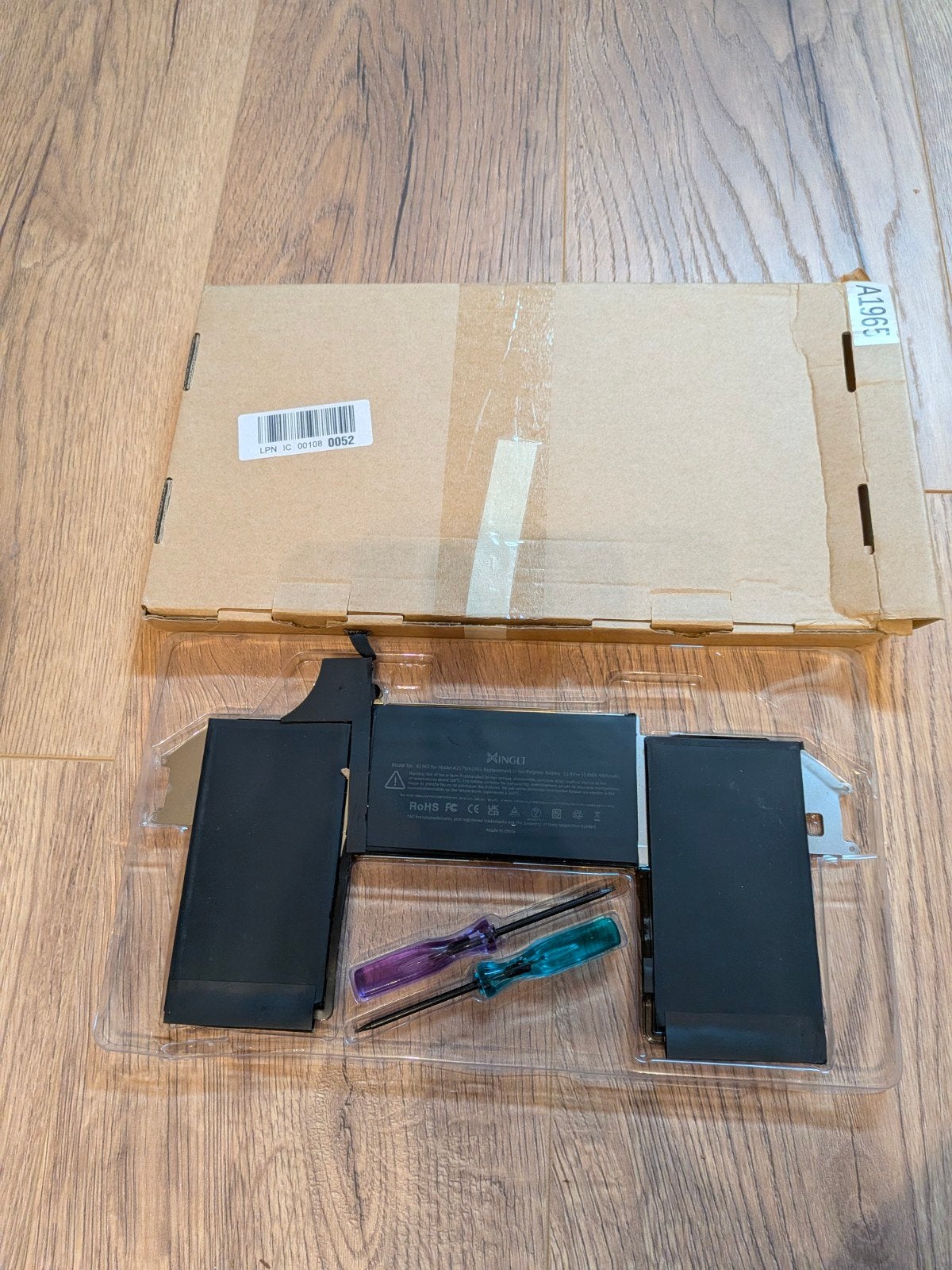 Foto 2 van Apple A1965 Accu MacBook Air 13" & 13,3" (11.4V, 4800mAh)