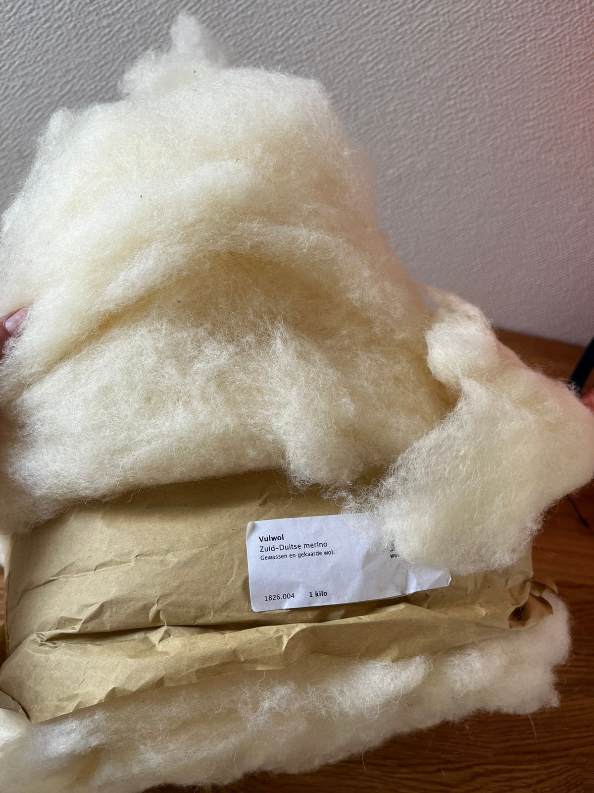 Vulwol, 800 gram, Hobby en Vrije tijd, Spinnewielen en Spinnen, Ophalen of Verzenden, Zo goed als nieuw, Spinwol