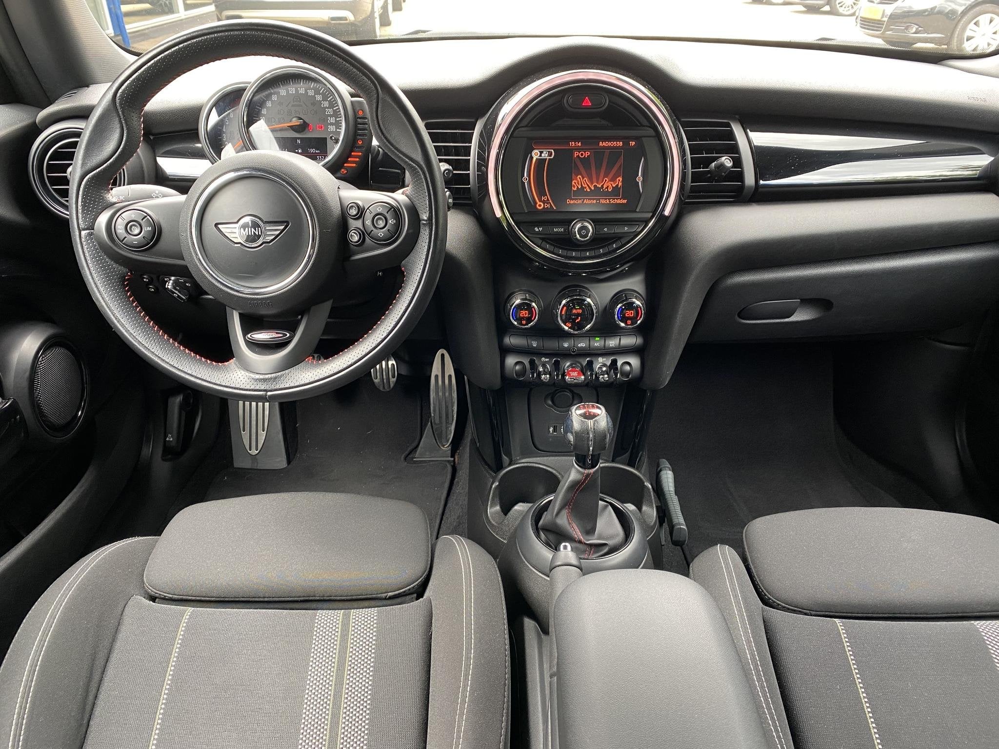 MINI 3-Deurs 1.5 Cooper Serious Business Keyless Entry / Aut, Voorwielaandrijving, Gebruikt, 4 stoelen, Bedrijf