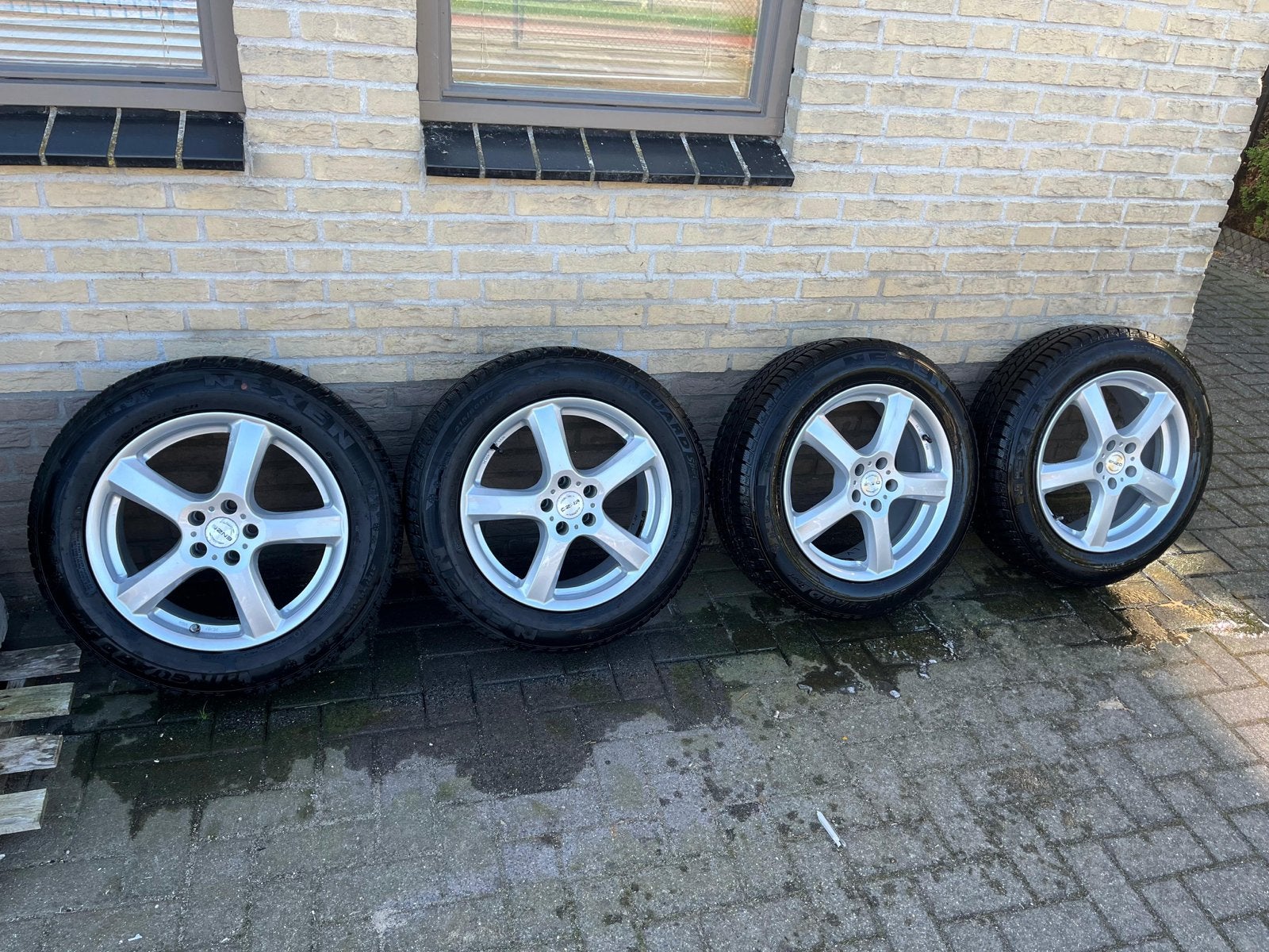 4 Nexen winterbanden op Enzo velgen - Steekmaat 105, Ophalen, Gebruikt