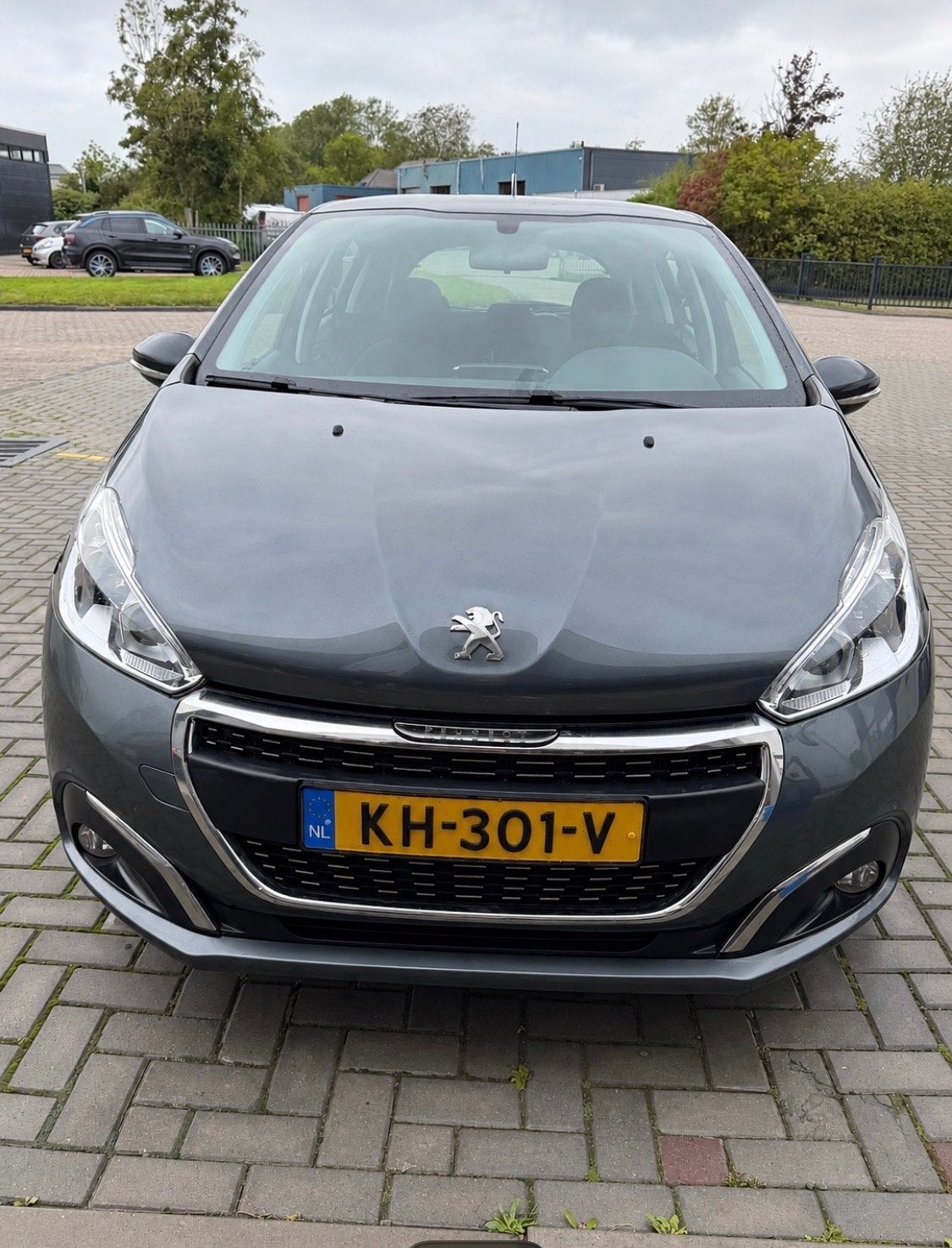 Peugeot 208 1.6 Bluehdi 55KW Grijs, Auto's, Voorwielaandrijving, 590 kg, 410 kg, 74 pk
