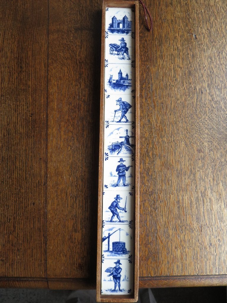 9 mooie oude tegeltjes 46/6 cm in houten lijst, Ophalen of Verzenden
