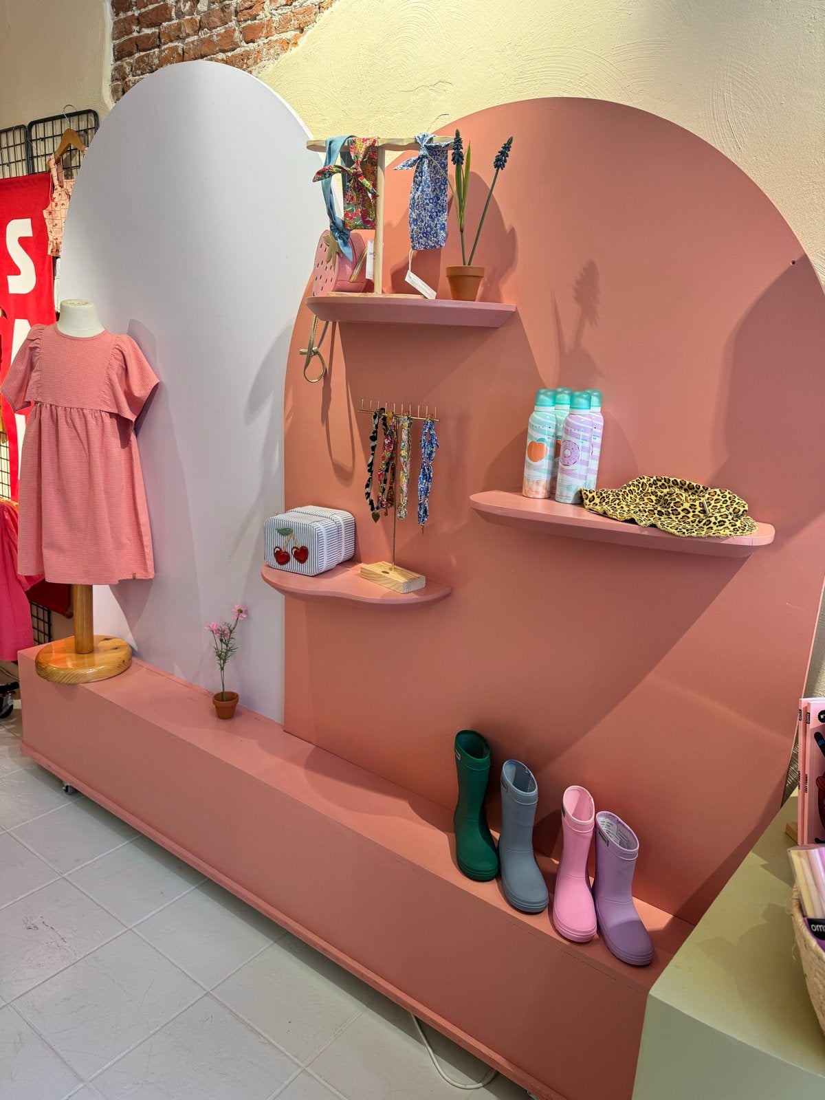 Display/ wandrek voor winkel/ etalage, Ophalen of Verzenden, Gebruikt, Overige typen
