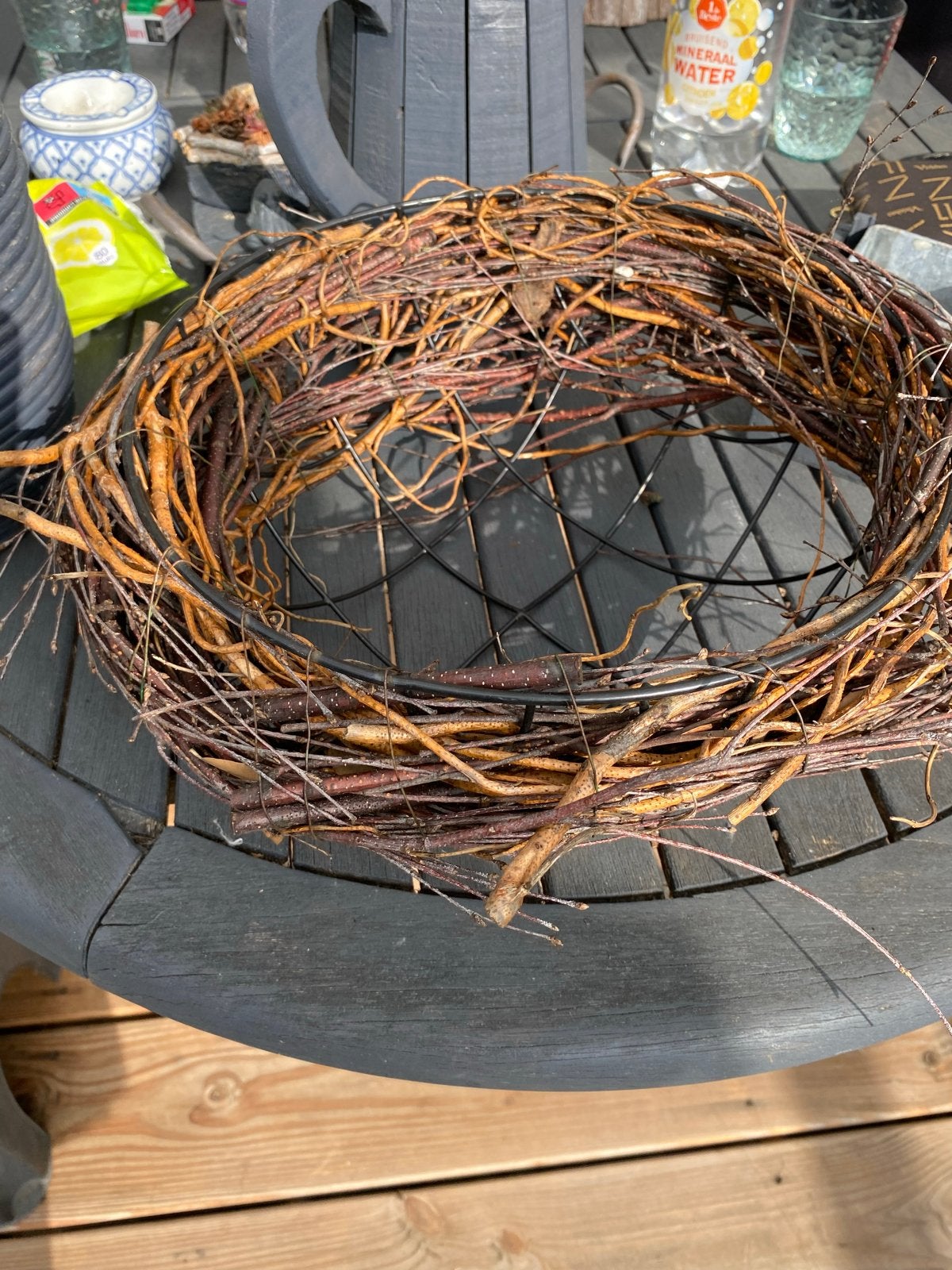 Decoratieve takkenkrans op metalen frame, Ophalen, Gebruikt