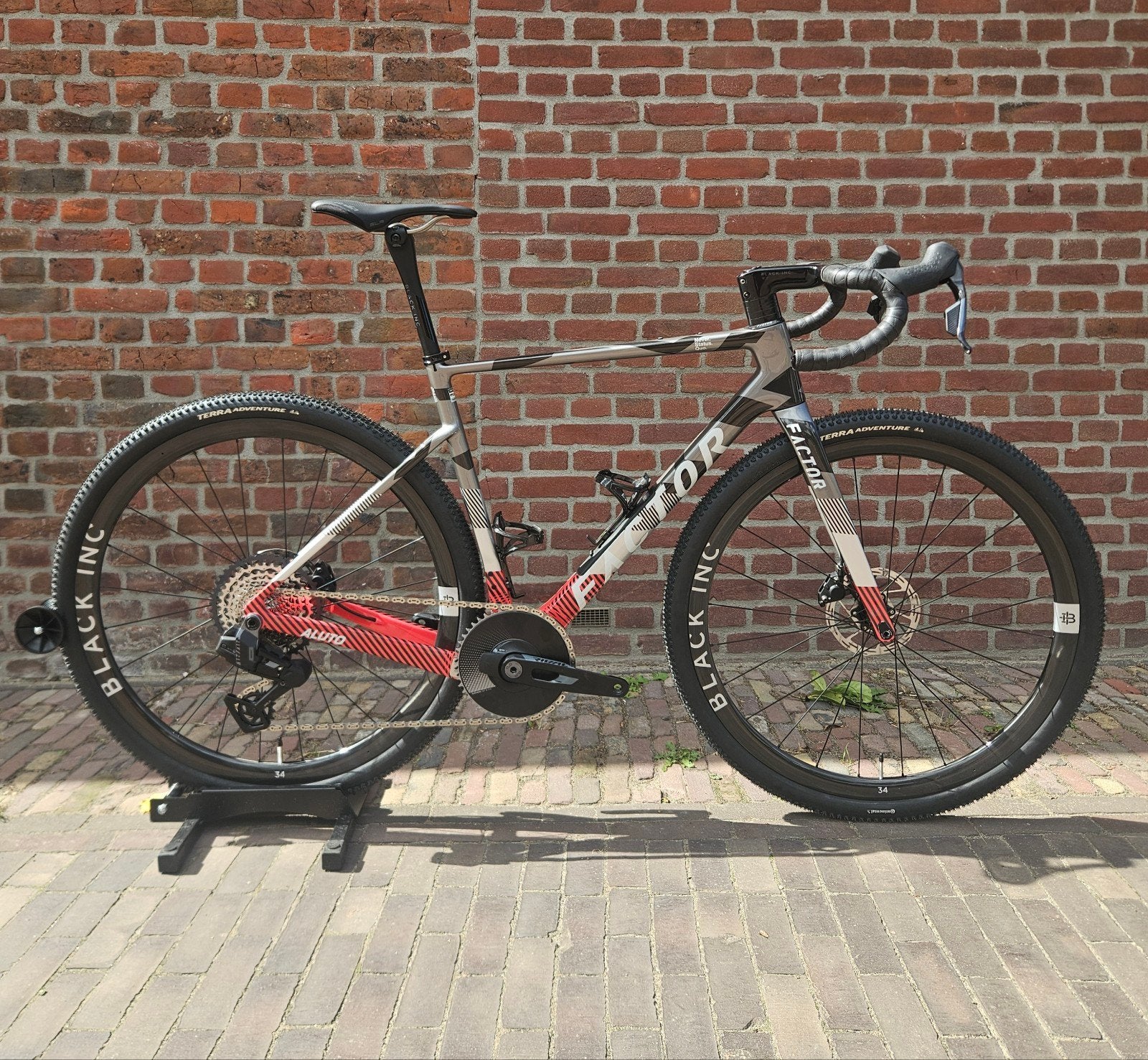 Sale! Factor Aluto Sram XPLR 13 I Inruil mogelijk, Overige merken, 28 inch, Carbon, Nieuw