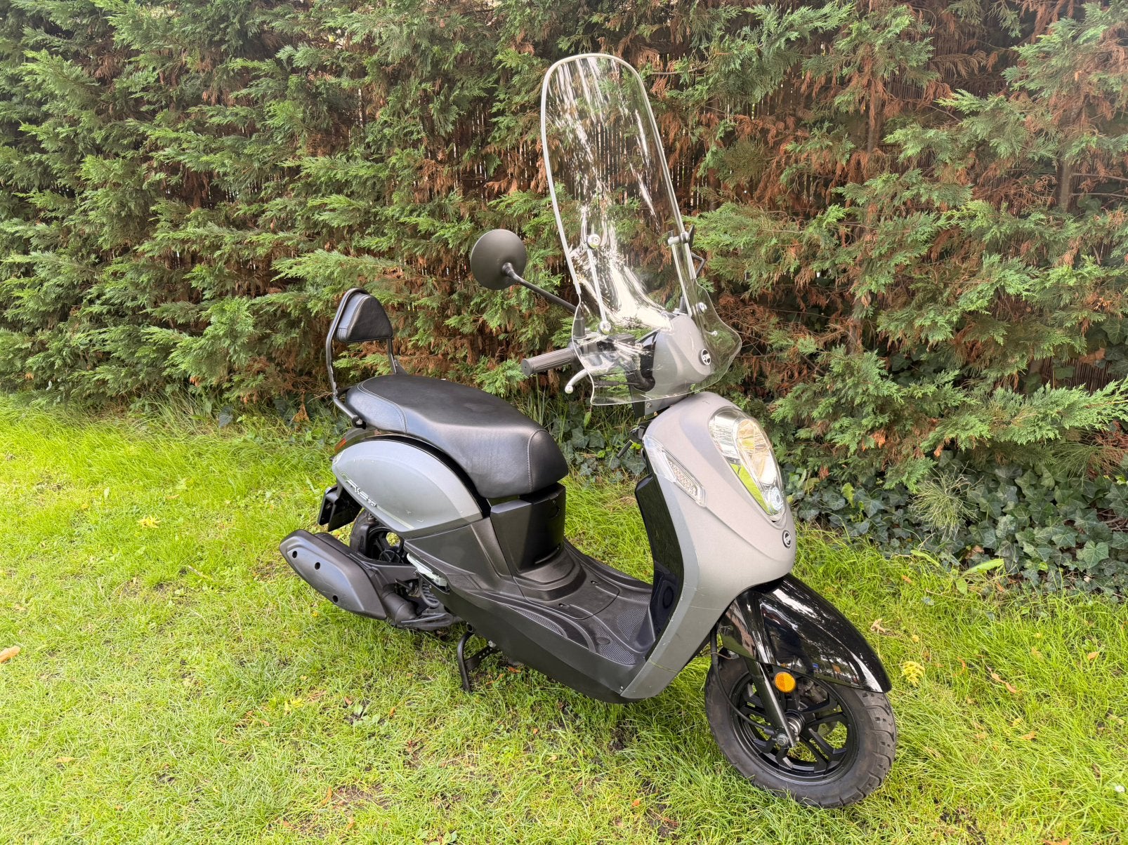 SYM MIO 45KM - BROM BOUWJAAR 2019 MAT GRIJS!!, Fietsen en Brommers, Maximaal 45 km/u, Zo goed als nieuw, Benzine, 50 cc
