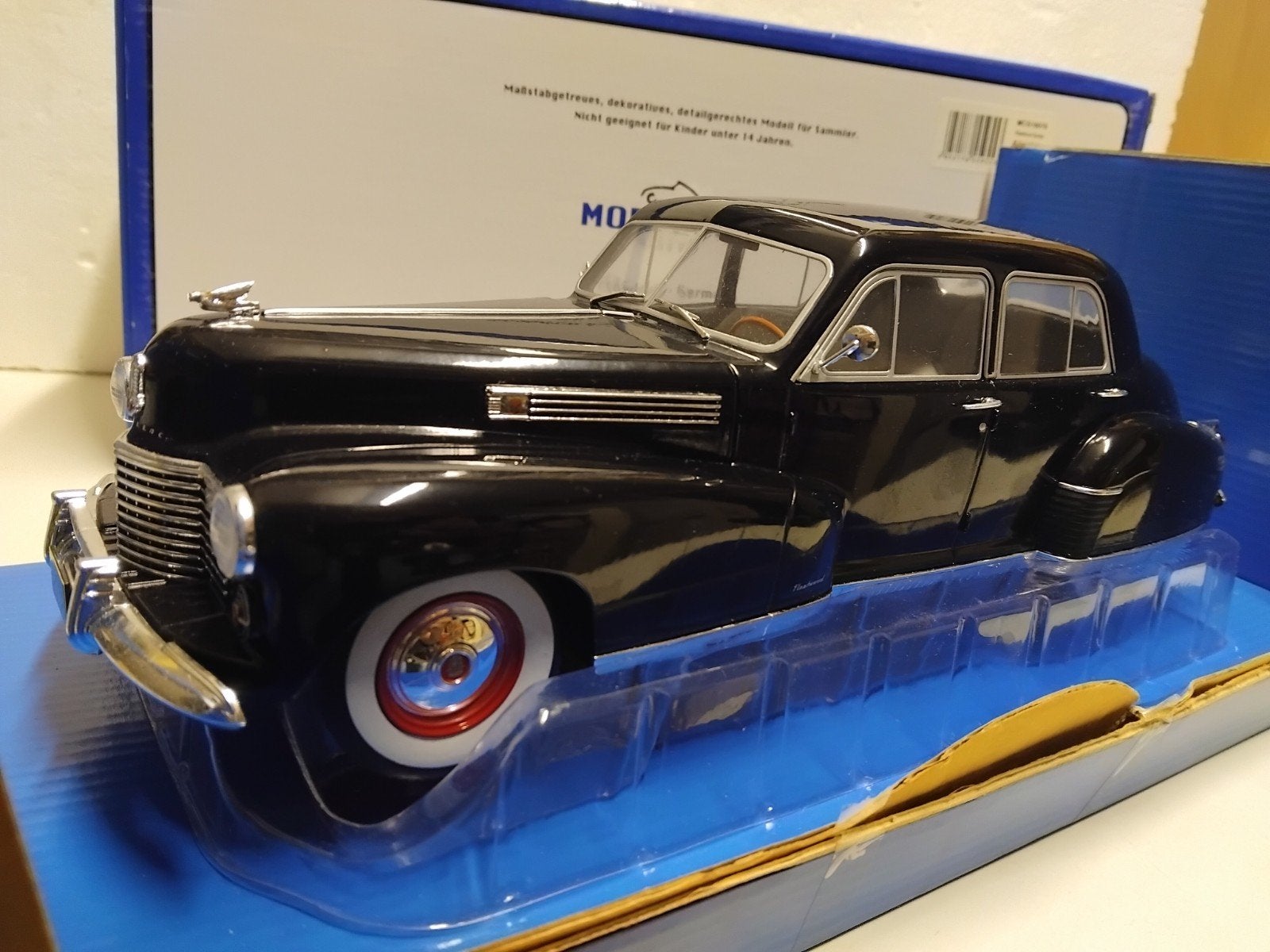 Cadillac Fleetwood series 60 Special black 1941 Mcg 1:18 KRD, Hobby en Vrije tijd, Modelauto's | 1:18, Ophalen of Verzenden, Zo goed als nieuw
