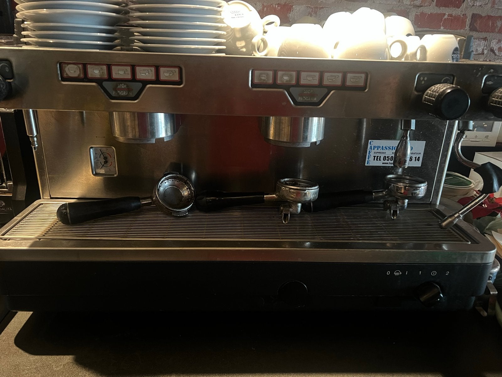 Goed werkende Faema espresso machine - 77x45cm, Stoompijpje, Gebruikt, Espresso apparaat, 10 kopjes of meer