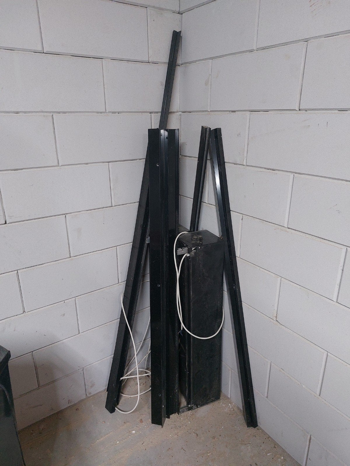 Twee sets zwarte rolluiken, Doe-het-zelf en Verbouw, Rolluiken, Gebruikt, Overige kleuren, Minder dan 100 cm, 100 tot 150 cm
