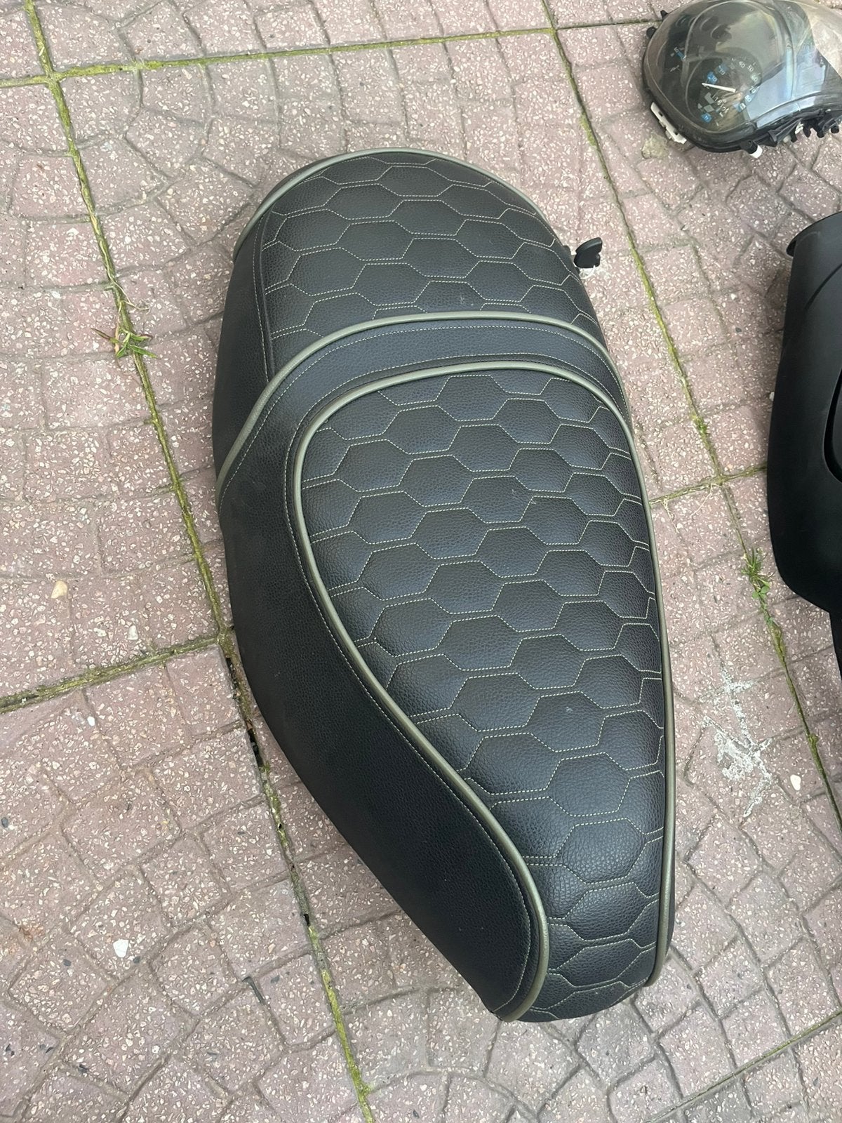 Zip zadel custom, Fietsen en Brommers, Brommeronderdelen | Scooters, Ophalen of Verzenden, Zo goed als nieuw, Zadel, Piaggio