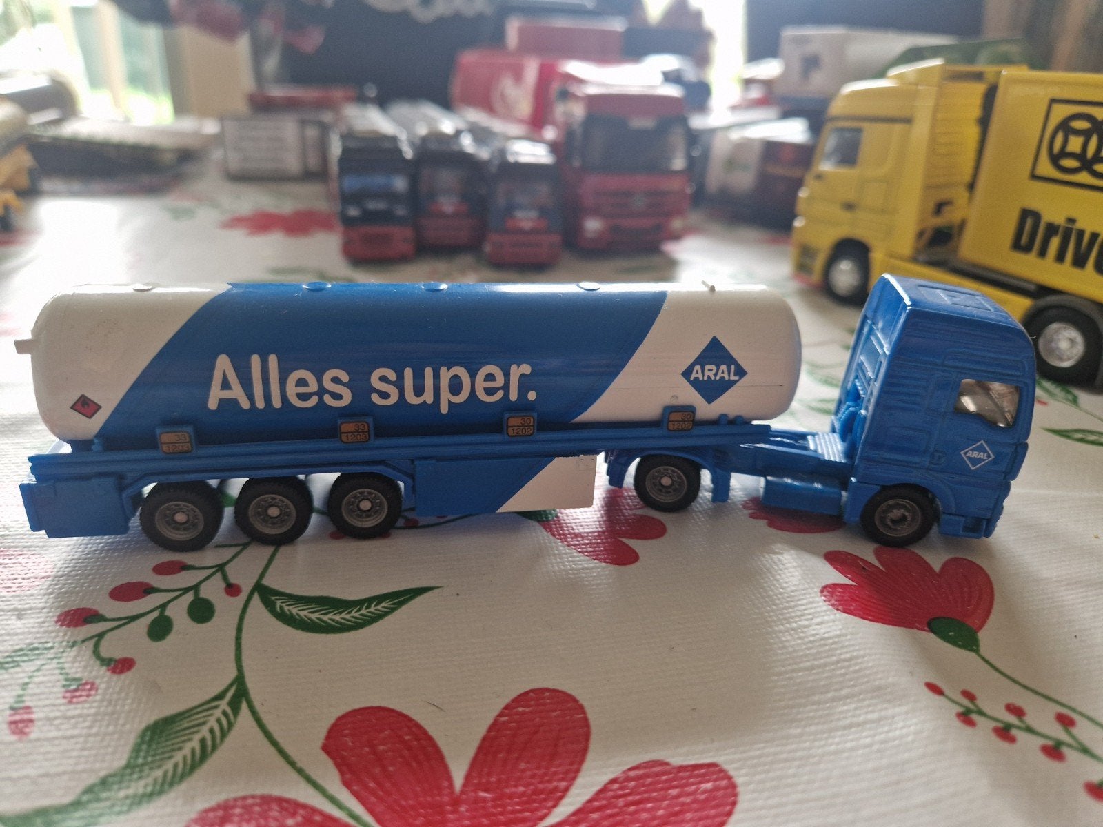 man truck met tankoplegger aral, Ophalen of Verzenden, Zo goed als nieuw, Bus of Vrachtwagen, SIKU