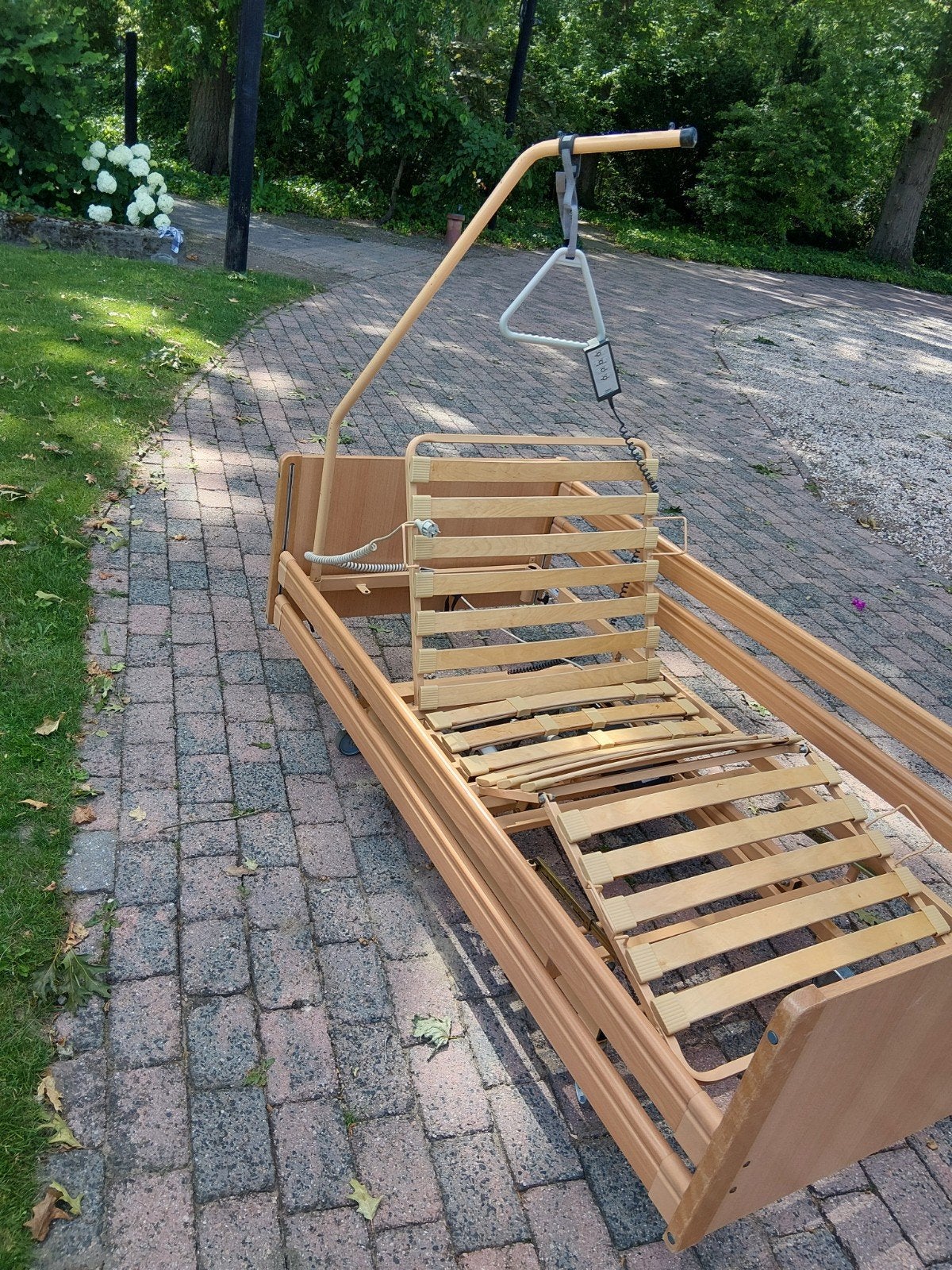 Hoog laag verpleegbed, Ophalen