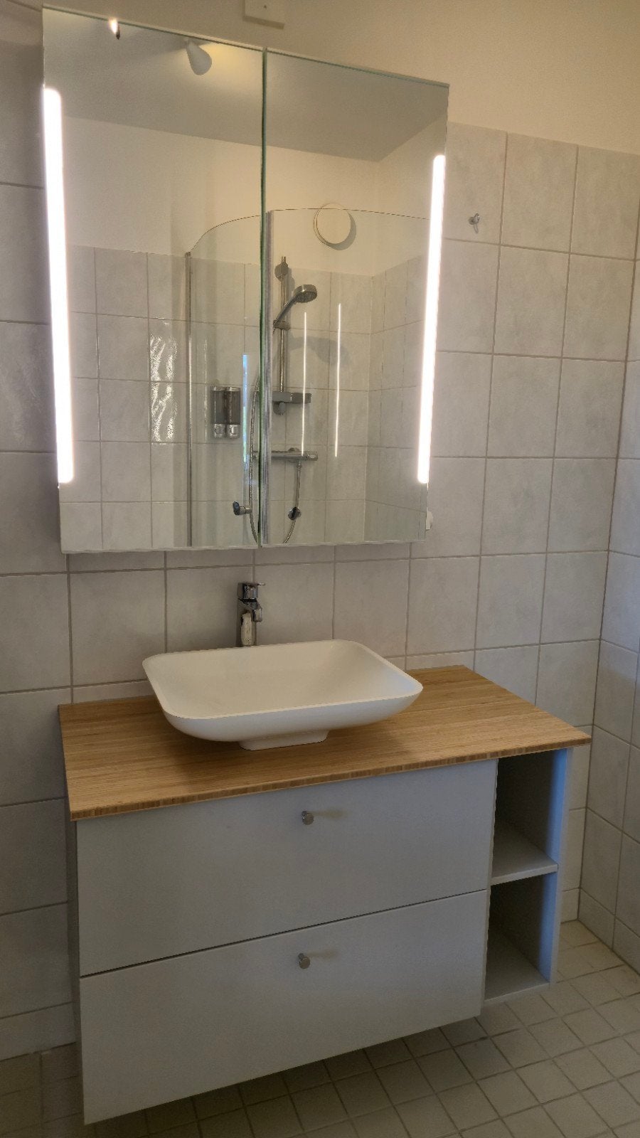 Ikea Badkamermeubel met wastafel en spiegelkast, Ophalen, 50 tot 100 cm, Zo goed als nieuw, Minder dan 100 cm