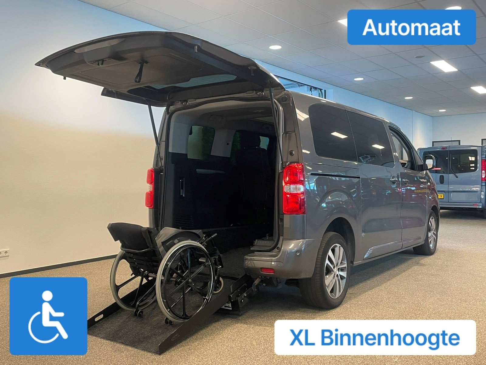 Peugeot Traveller L1H1 Rolstoelbus 4+1 XXL-Ombouw 150cm bode, Auto's, Peugeot, Automaat, 12 maanden, Gebruikt, Zwart