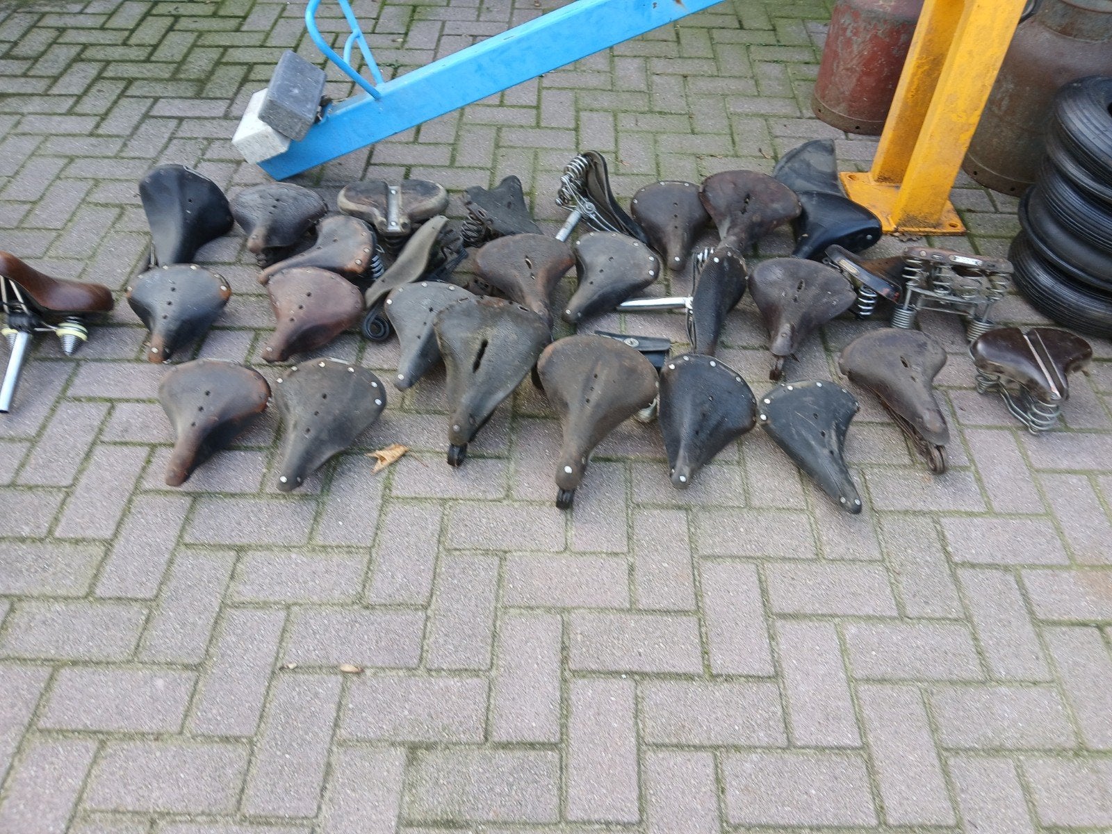 29 stuks ouderwetse zadels, Fietsen en Brommers, Ophalen