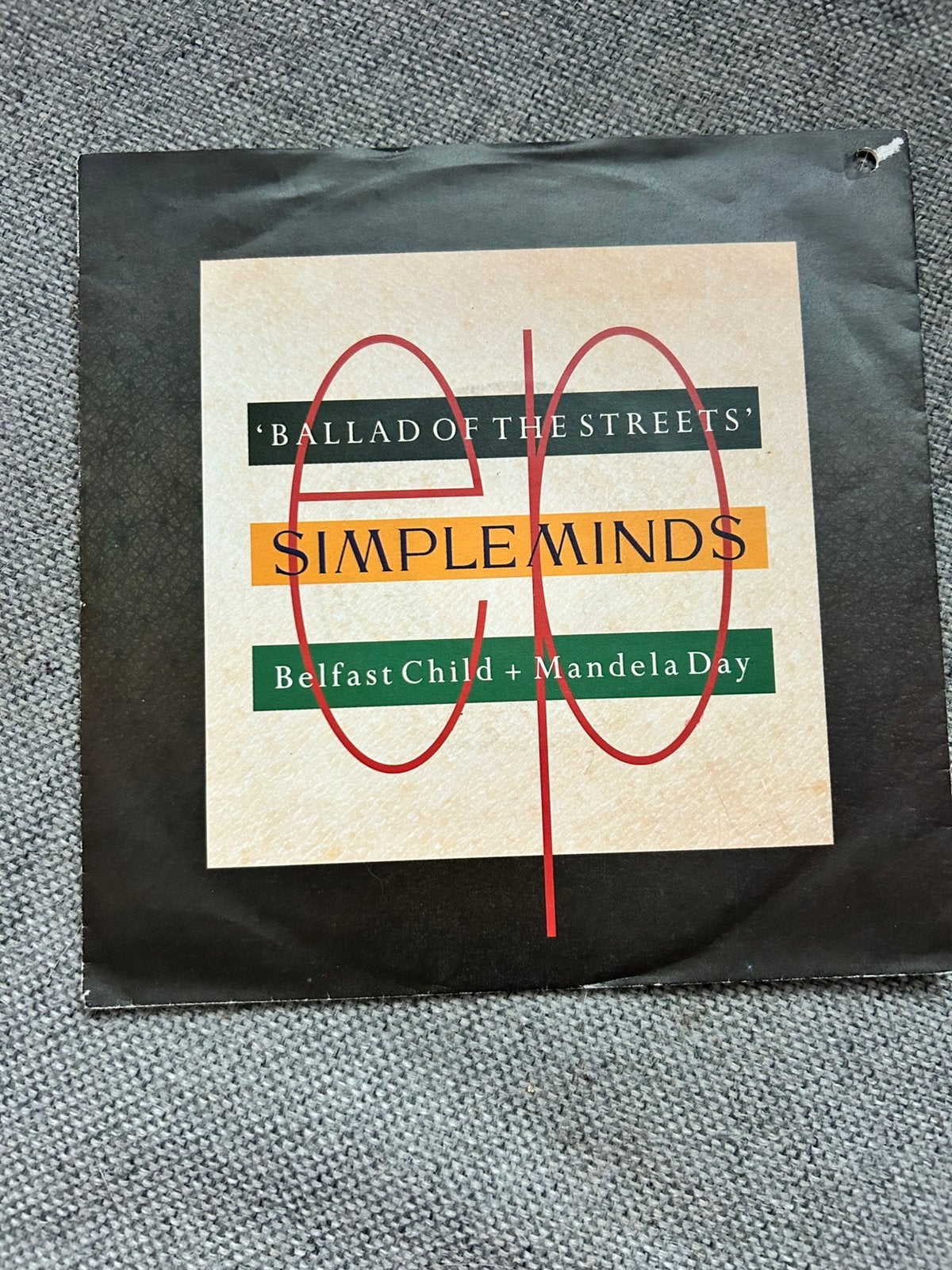 Simple Minds EP Ballads Of The Streets / Belfast Child, Ophalen of Verzenden, Zo goed als nieuw, 7 inch, EP