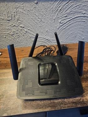 Linksys EA8300 Max-Stream AC2600 MU-MIMO Smart Wi-Fi Router, Ophalen of Verzenden, Gebruikt, Router met modem, Linksys