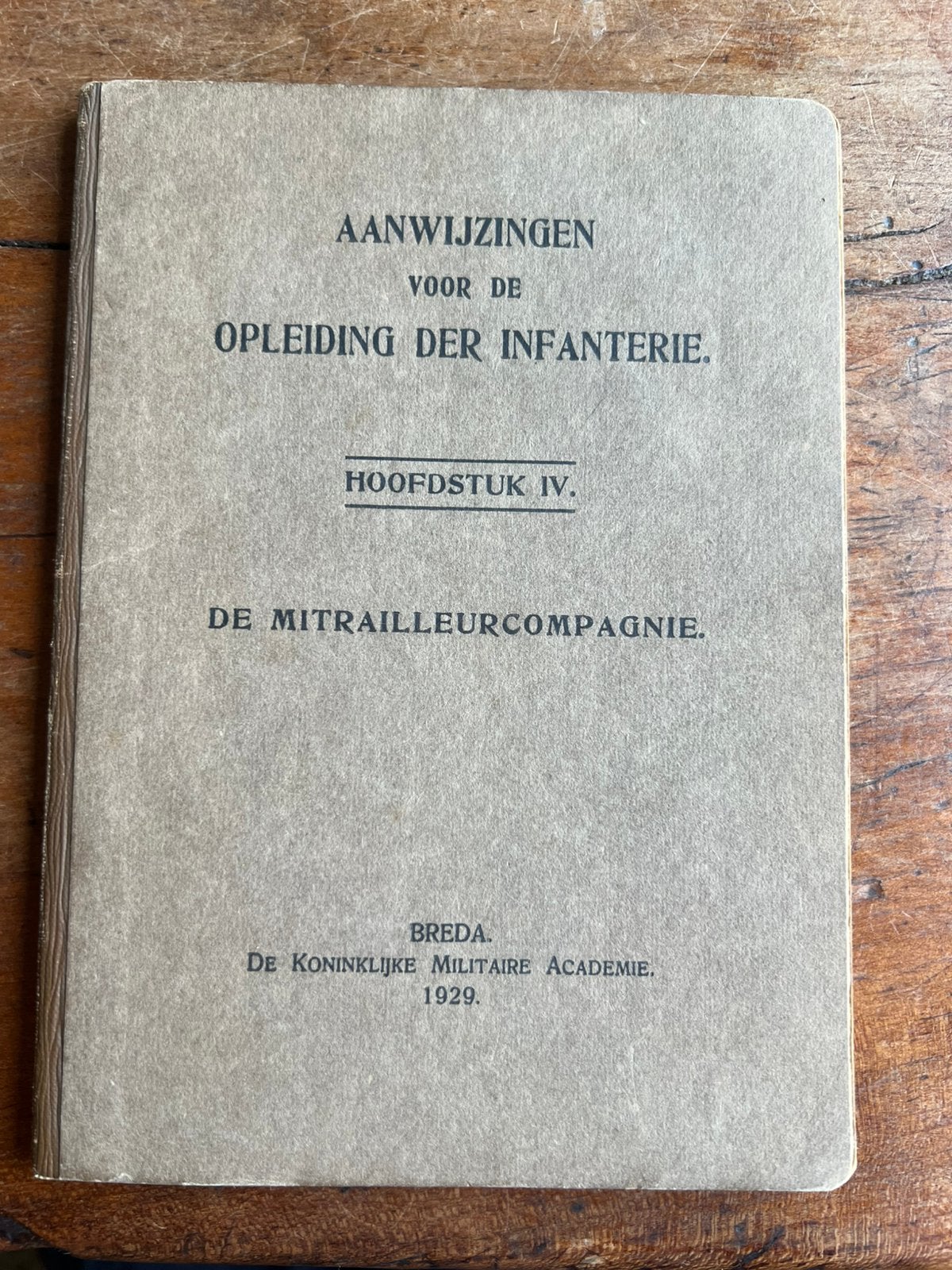 Nederlands mobilisatie voorschrift Mitrailleur comp lewis, Verzamelen, Militaria | Tweede Wereldoorlog, Verzenden, Nederland, Embleem of Badge