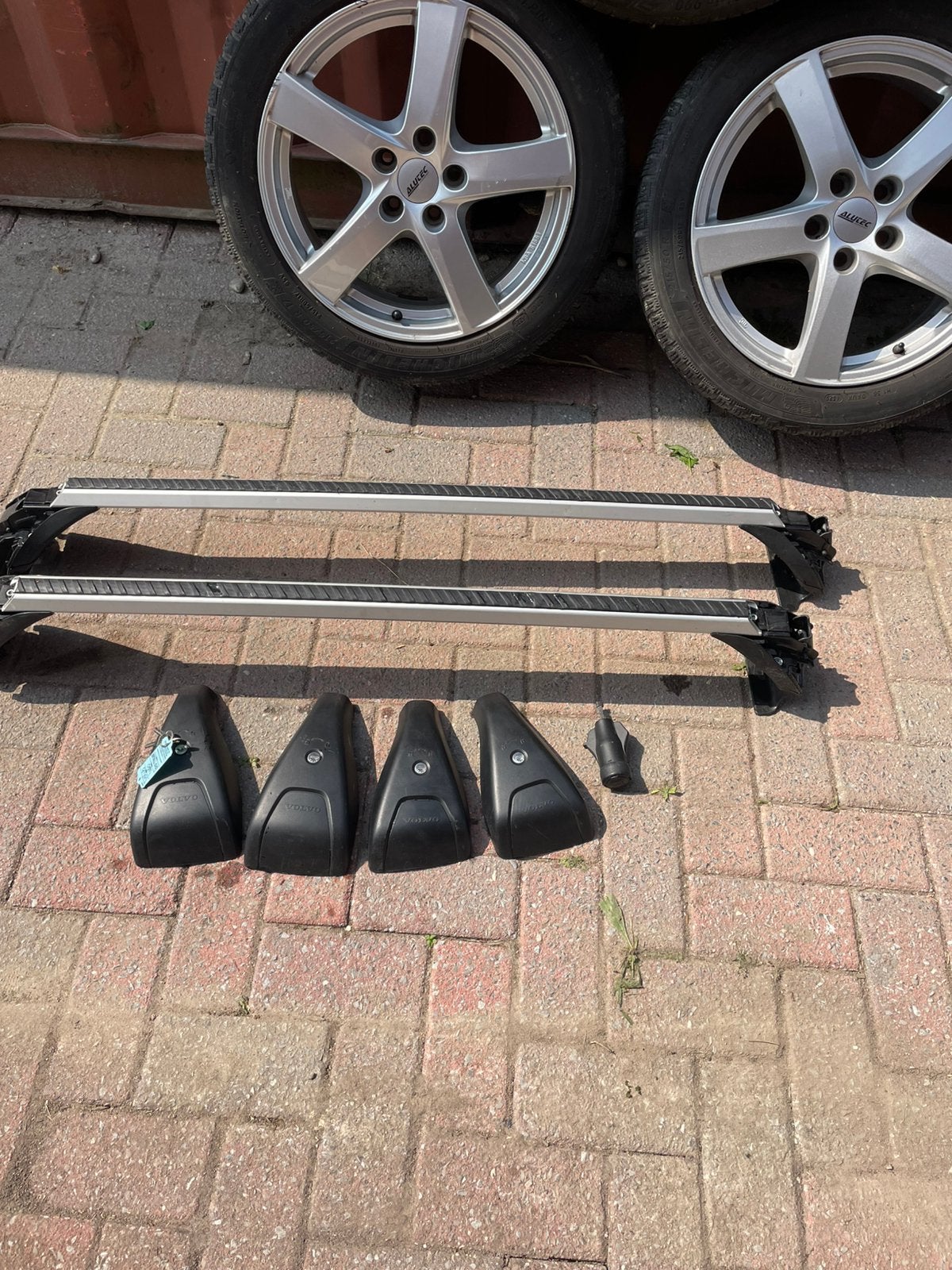 Dakdragers voor volvo v60, Ophalen, Zo goed als nieuw