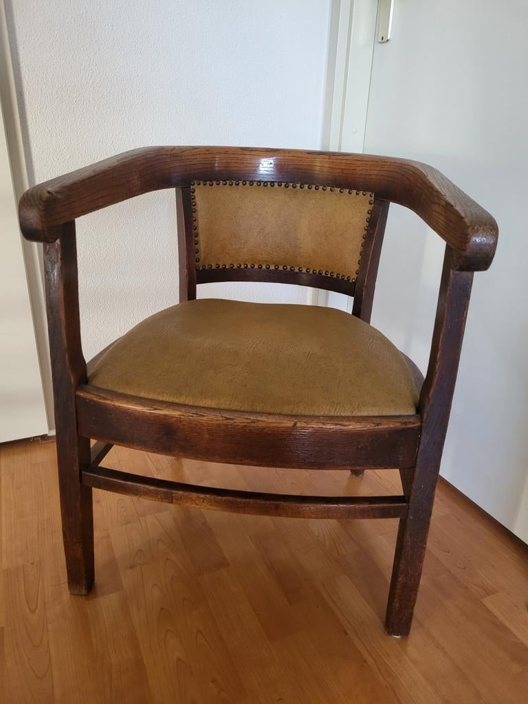Twee antieke stoeltjes, Ophalen