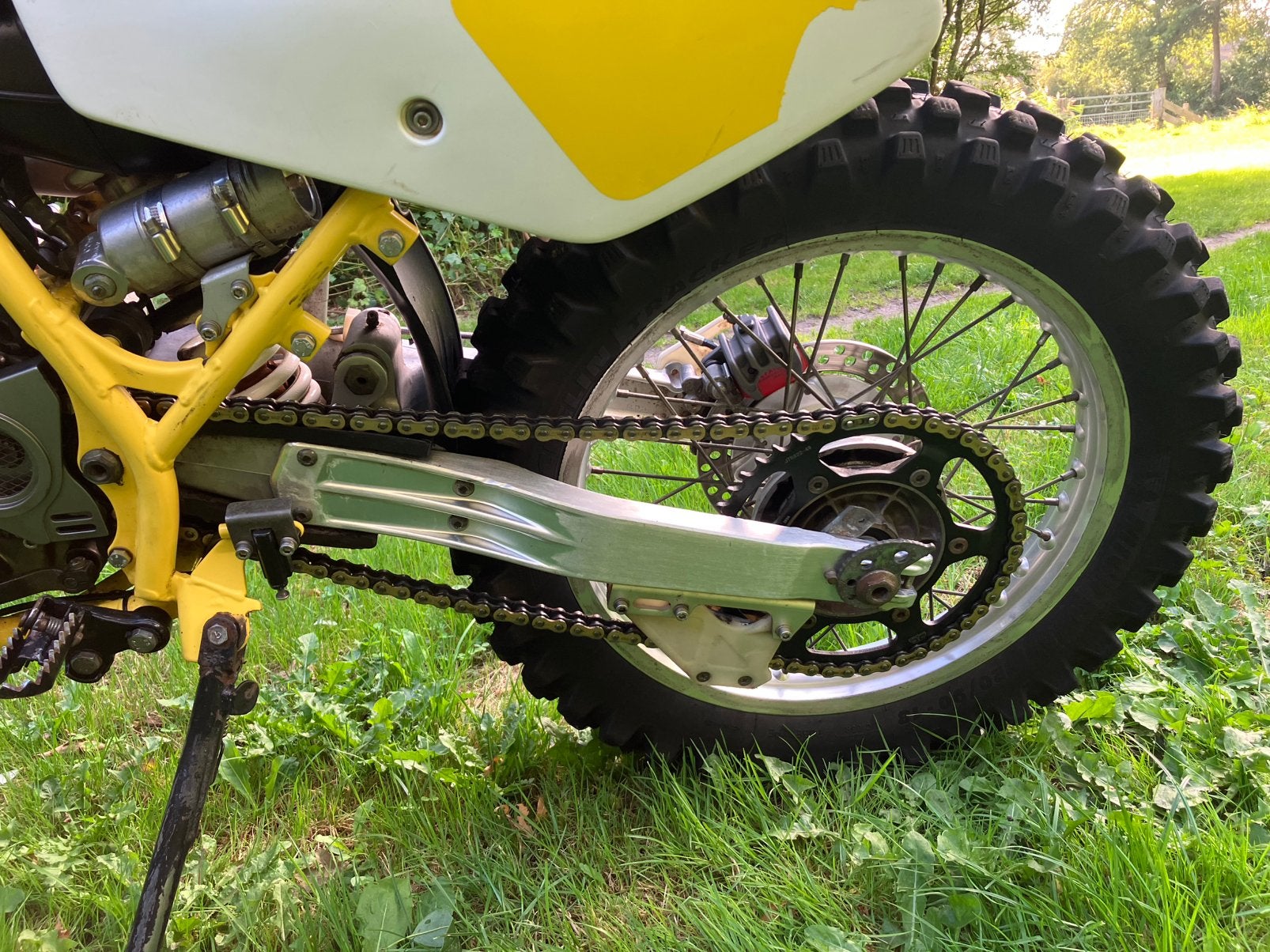 Foto 9 van Suzuki DR350se vintage enduro met elektrische start!