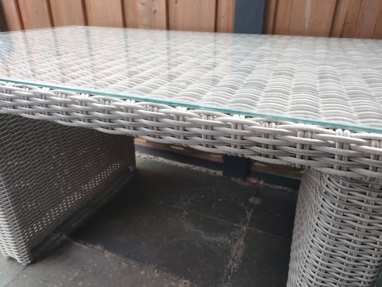 Wicker tuintafel met glazen/stenen blad, Ophalen, Gebruikt, Rechthoekig, Wicker