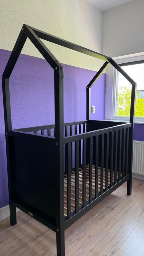 Bopita huisbed / kinderbed zwart - 60x120 cm, Kinderen en Baby's, Kinderkamer | Bedden, Ophalen, Gebruikt, Lattenbodem, Minder dan 140 cm