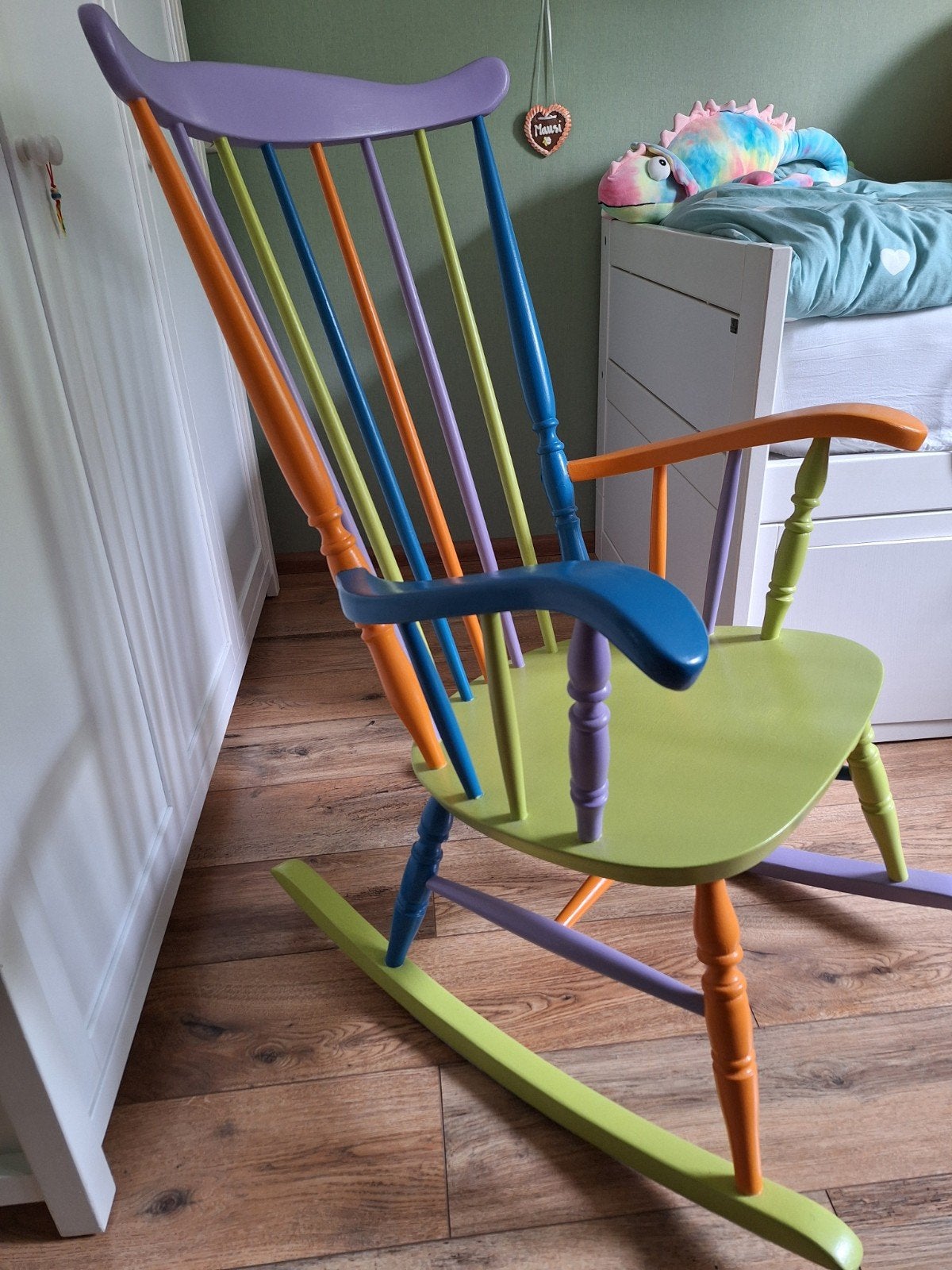 Handgeschilderde vrolijke schommelstoel voor kinderkamer, Ophalen, Zo goed als nieuw, Stoel