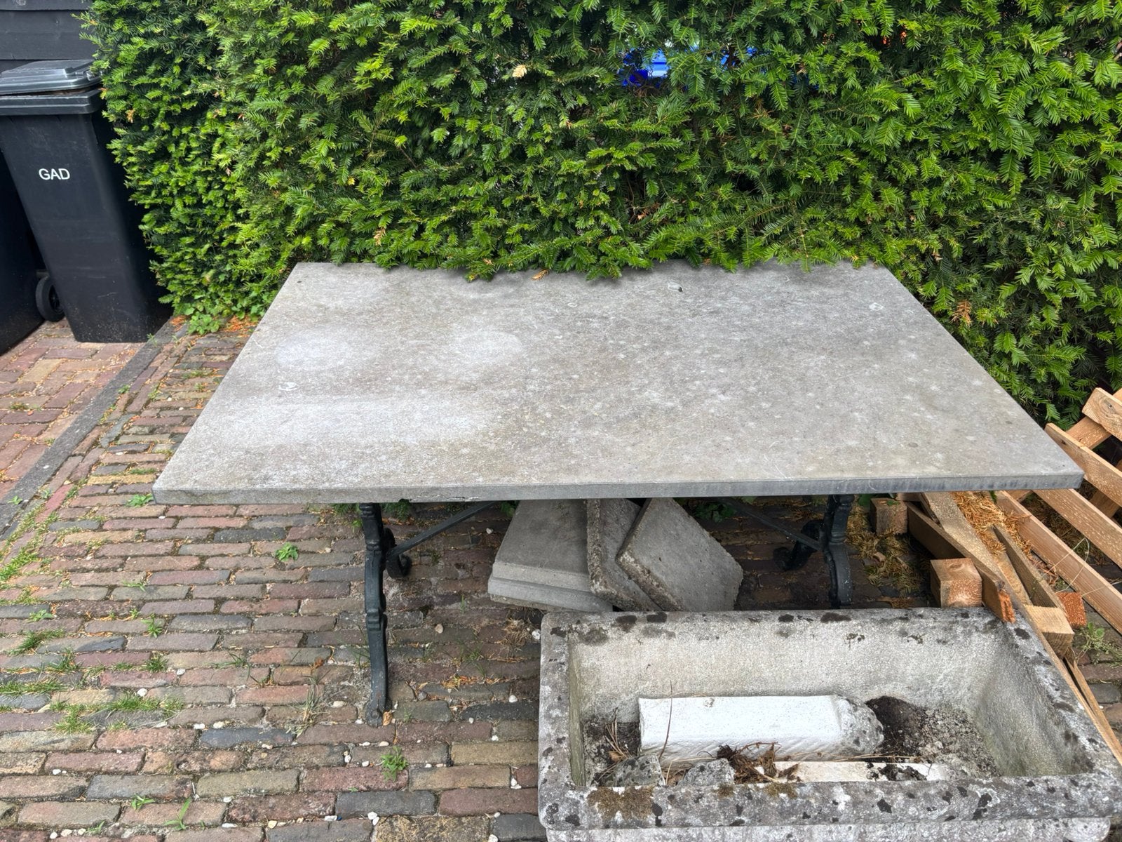Antiek/vintage tuintafel gietijzer (natuur?)stenen blad, Tuin en Terras, Tuintafels, Ophalen, Gebruikt, Rechthoekig, Overige materialen