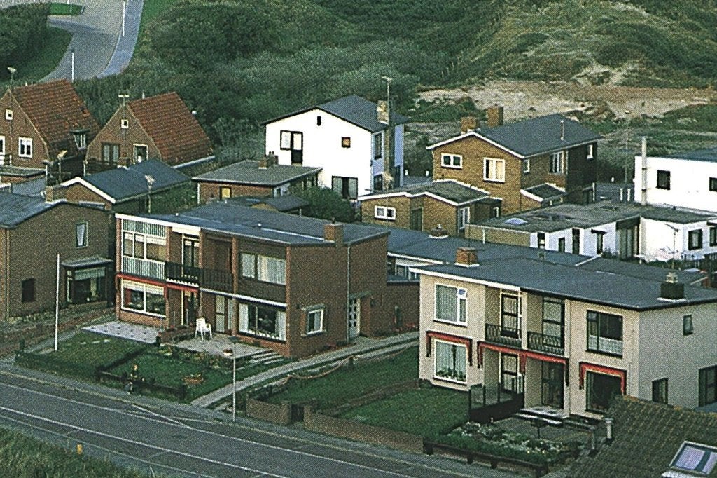984133	Egmond	aan Zee	80+ Gemeentehuis	Gelopen, Ophalen of Verzenden, 1980 tot heden, Gelopen, Noord-Holland