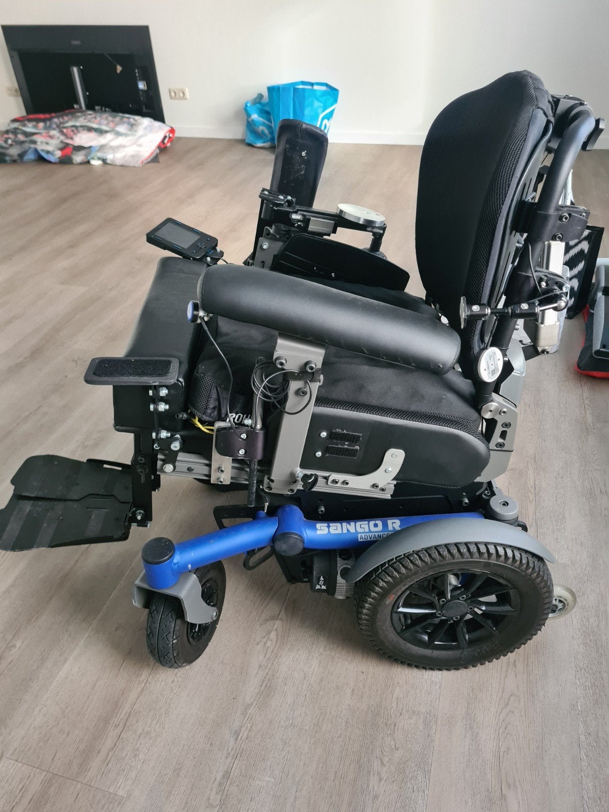 sango r advanced rolstoel, Ophalen, Zo goed als nieuw, Elektrische rolstoel