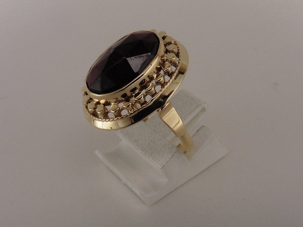 Gouden damesring met granaat                            G112, 18 tot 19, Gebruikt, ., Ophalen of Verzenden