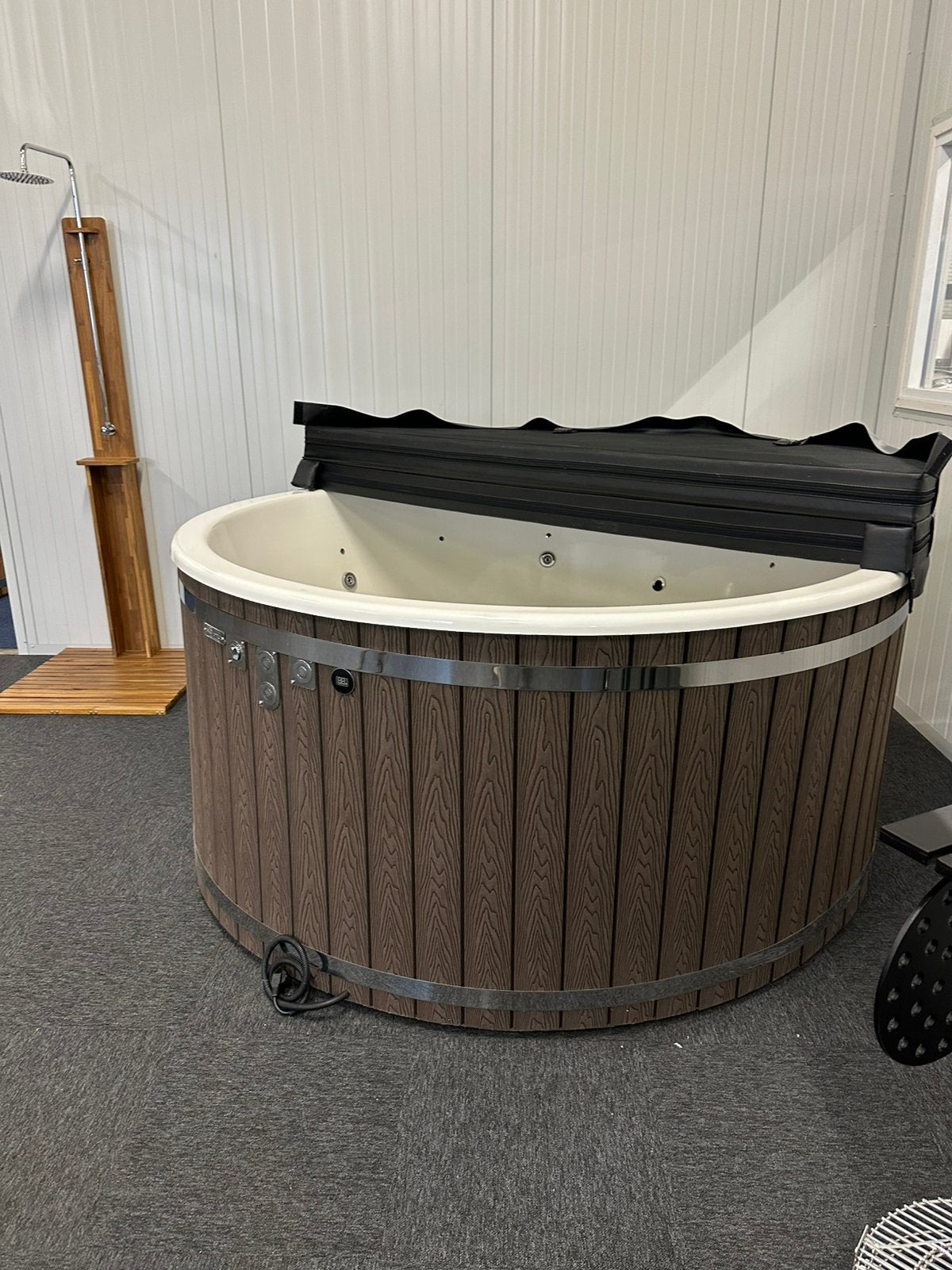 Luxe hottub ZEER SCHERP lichte transport schade, Tuin en Terras, Ophalen of Verzenden, Zo goed als nieuw, Pomp
