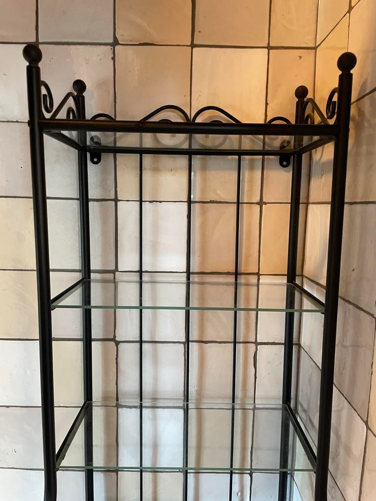 Ikea retro Zwart metalen rek met glazen planken, Ophalen, Zo goed als nieuw
