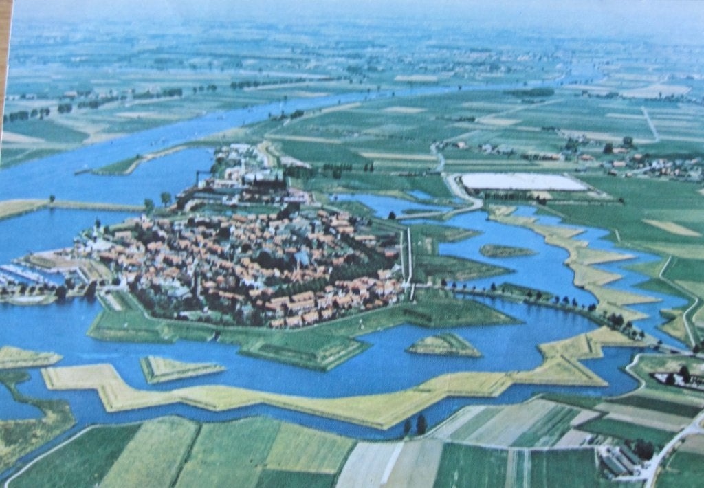 Heusden Noord Brabant vanuit de lucht - nieuw, Verzamelen, Ophalen of Verzenden, 1980 tot heden, Ongelopen, Noord-Brabant
