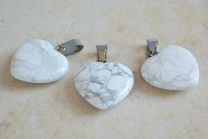 Magnesiet hartje hangers (03), Ophalen of Verzenden, Mineraal