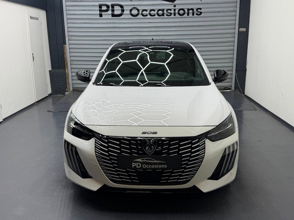 Peugeot 208 1.2 Hybrid 145PK GT - Alcantara - Pano - Memory, 145 pk, 1203 kg, Zwart, 1199 cc