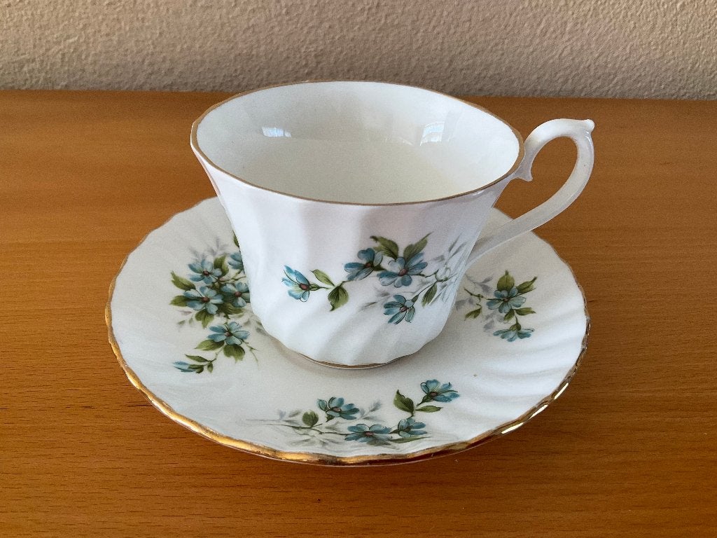 kop en schotel - royal stafford: coquette, Ophalen of Verzenden, Zo goed als nieuw, Overige stijlen, Kop(pen) en/of Schotel(s)
