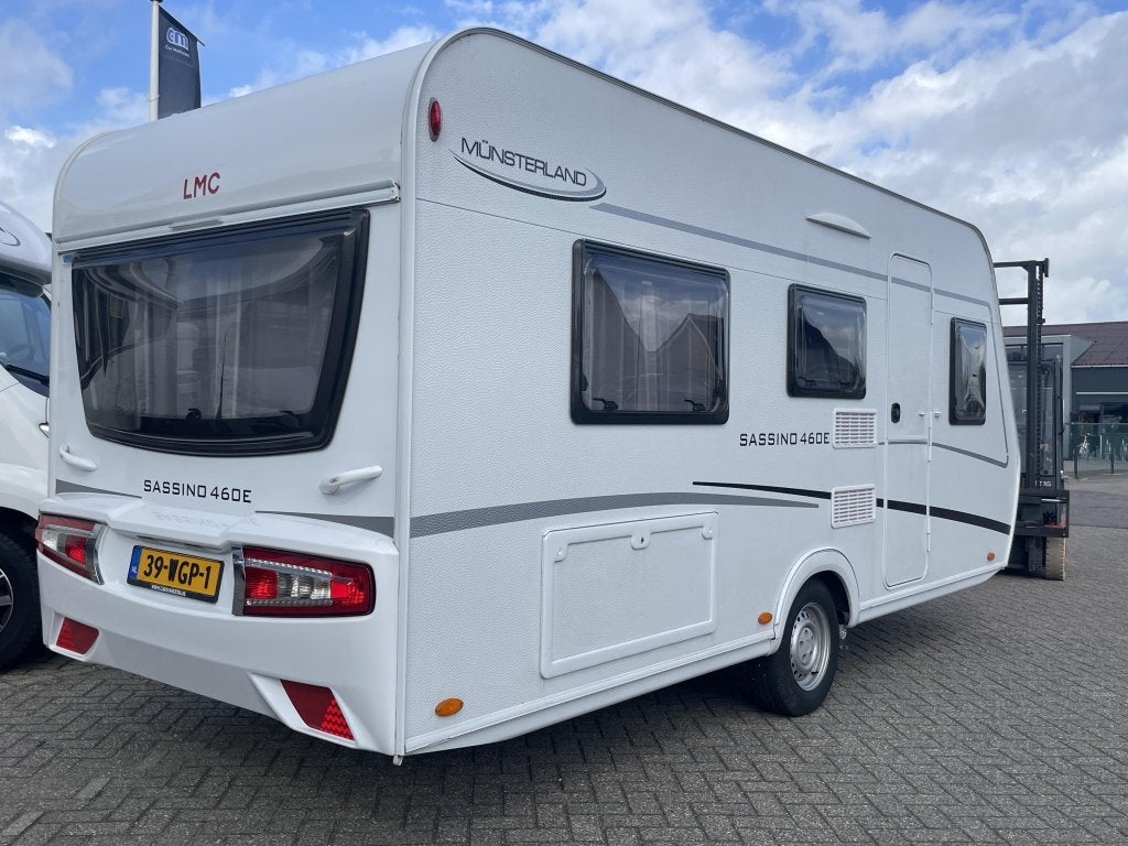 LMC Sassino 460 E VERKOCHT, Caravans en Kamperen, Bedrijf, Tot en met 3, Schokbreker, 5 tot 6 meter