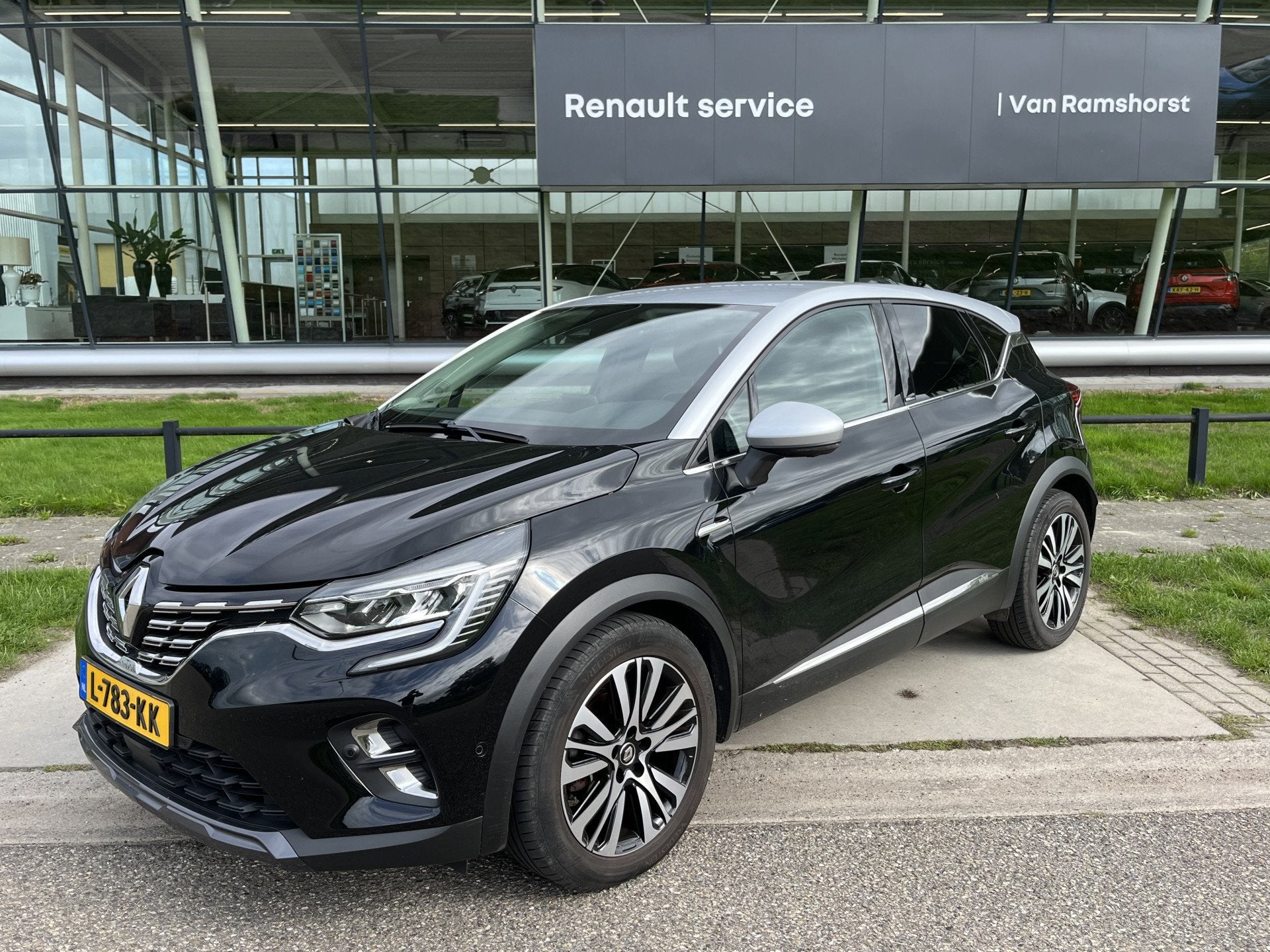 Renault Captur 1.6 E-Tech Plug-in Hybrid 160PK Initiale Pari, Auto's, 12 maanden, 77 km/l, Gebruikt, 4 cilinders