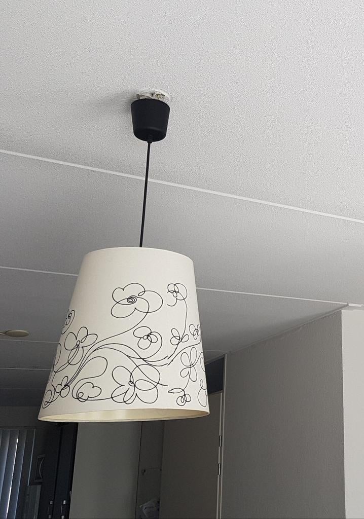 Moderne vrolijke hanglamp IKEA, Ophalen of Verzenden, Gebruikt, Rond, 25 tot 50 cm