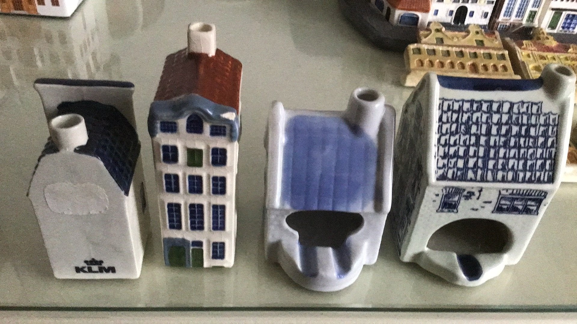 Mooi setje verschillende huisjes KLM asbakjes en gekleurd., Ophalen of Verzenden, Gebruikt, 1 t/m 20