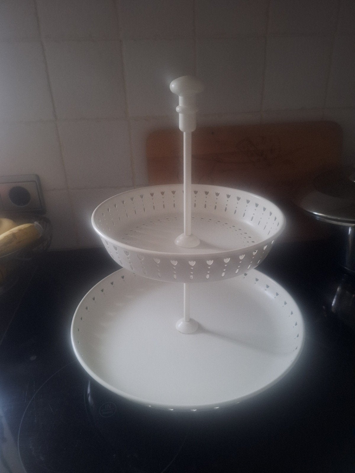 Witte etagere met twee lagen - Zo goed als nieuw, Overige typen, Ophalen of Verzenden, Gebruikt, Wit