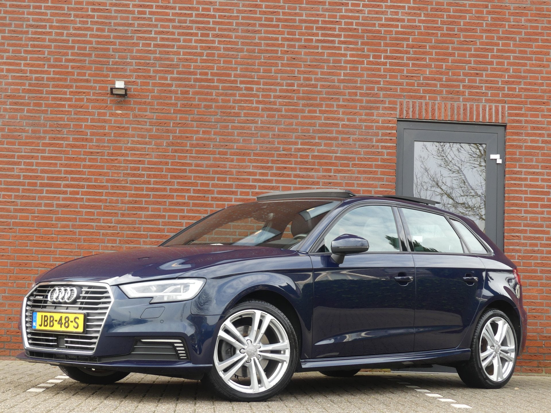 Audi A3 Sportback 40 e-tron S-Line / Panoramadak / Virtual c, Auto's, Audi, Gebruikt, 4 cilinders, Blauw, Leder en Stof