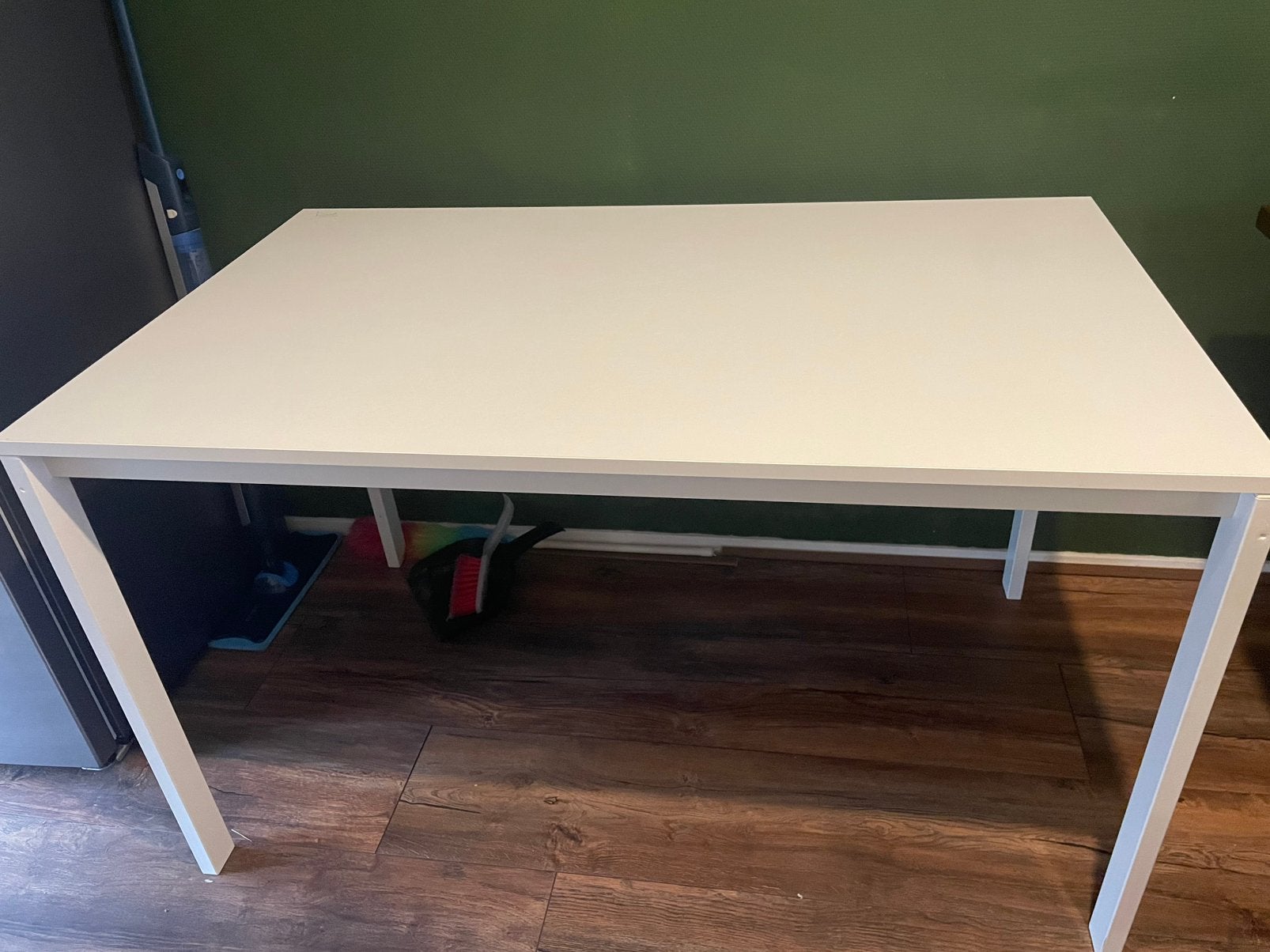 Mooie witte ikea tafel, Huis en Inrichting, Bureaus, Ophalen, Zo goed als nieuw