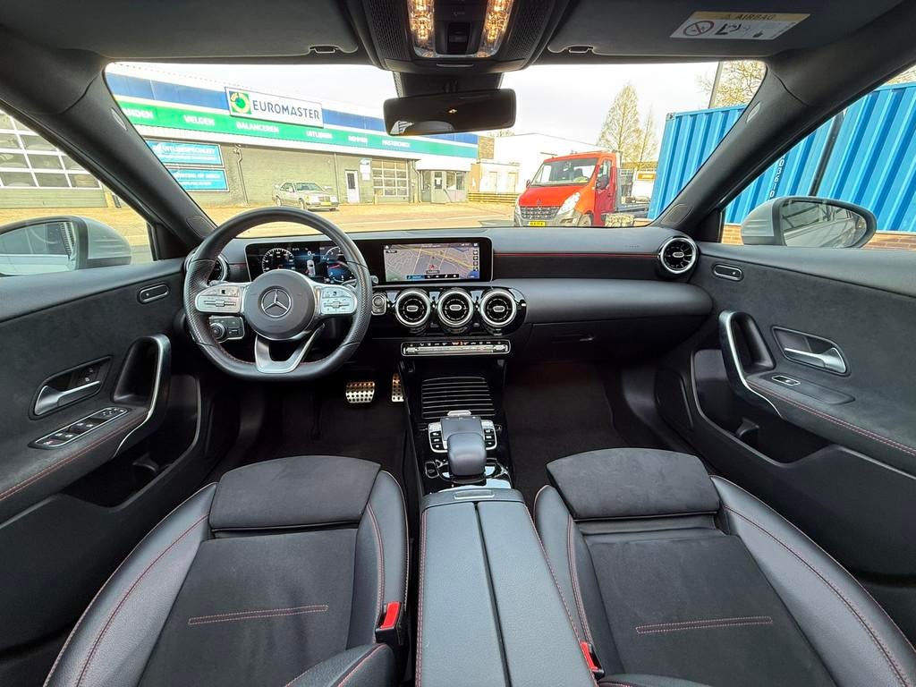 Mercedes-Benz A-klasse 180 | AMG | PANO | AUT | LEDER | NAP, Auto's, 136 pk, Gebruikt, 4 cilinders, Lichtsensor