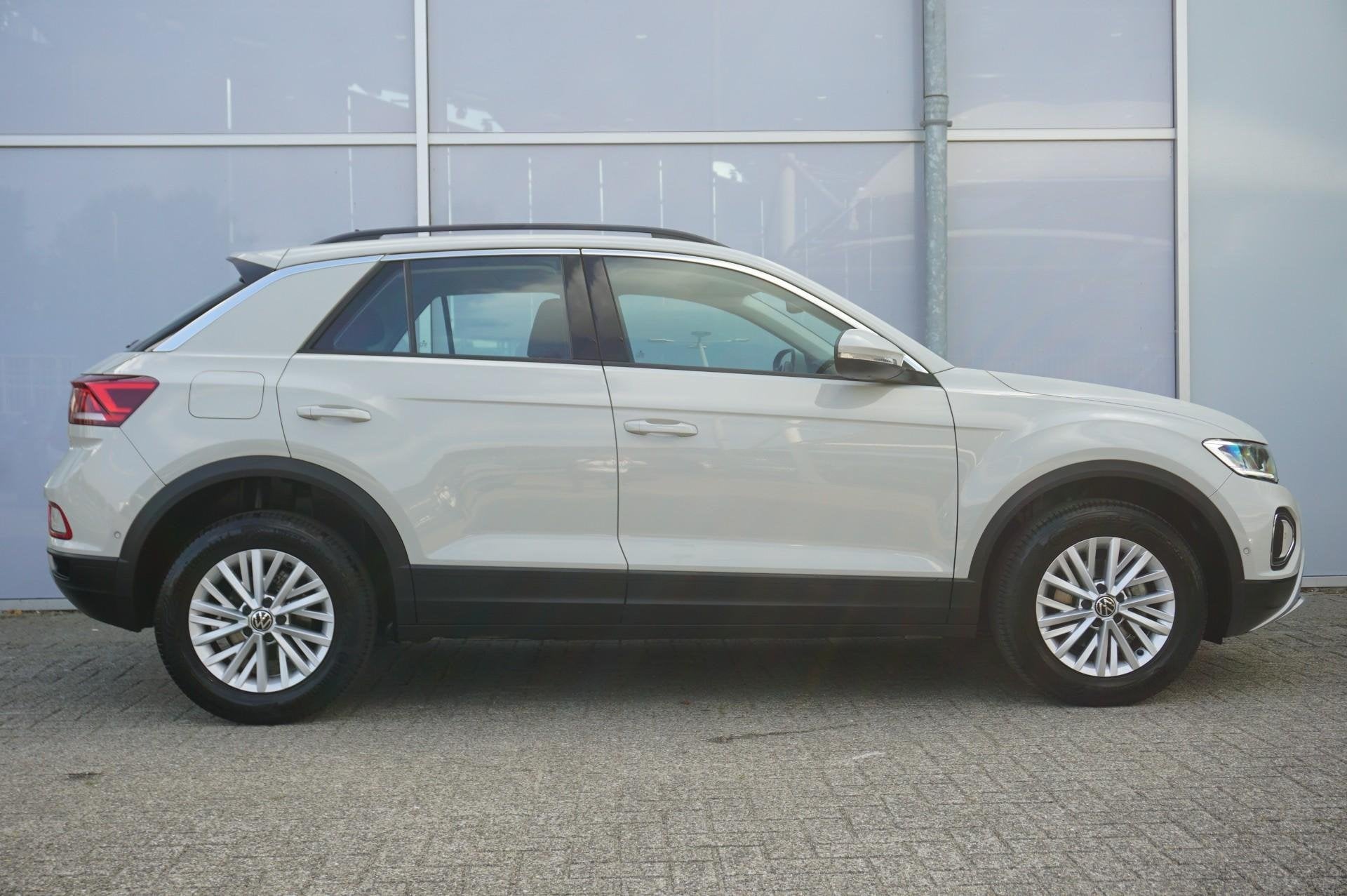Volkswagen T-Roc 1.0 TSI 110pk Life | Navigatie | Applecarpl, Voorwielaandrijving, 12 maanden, Stof, Gebruikt